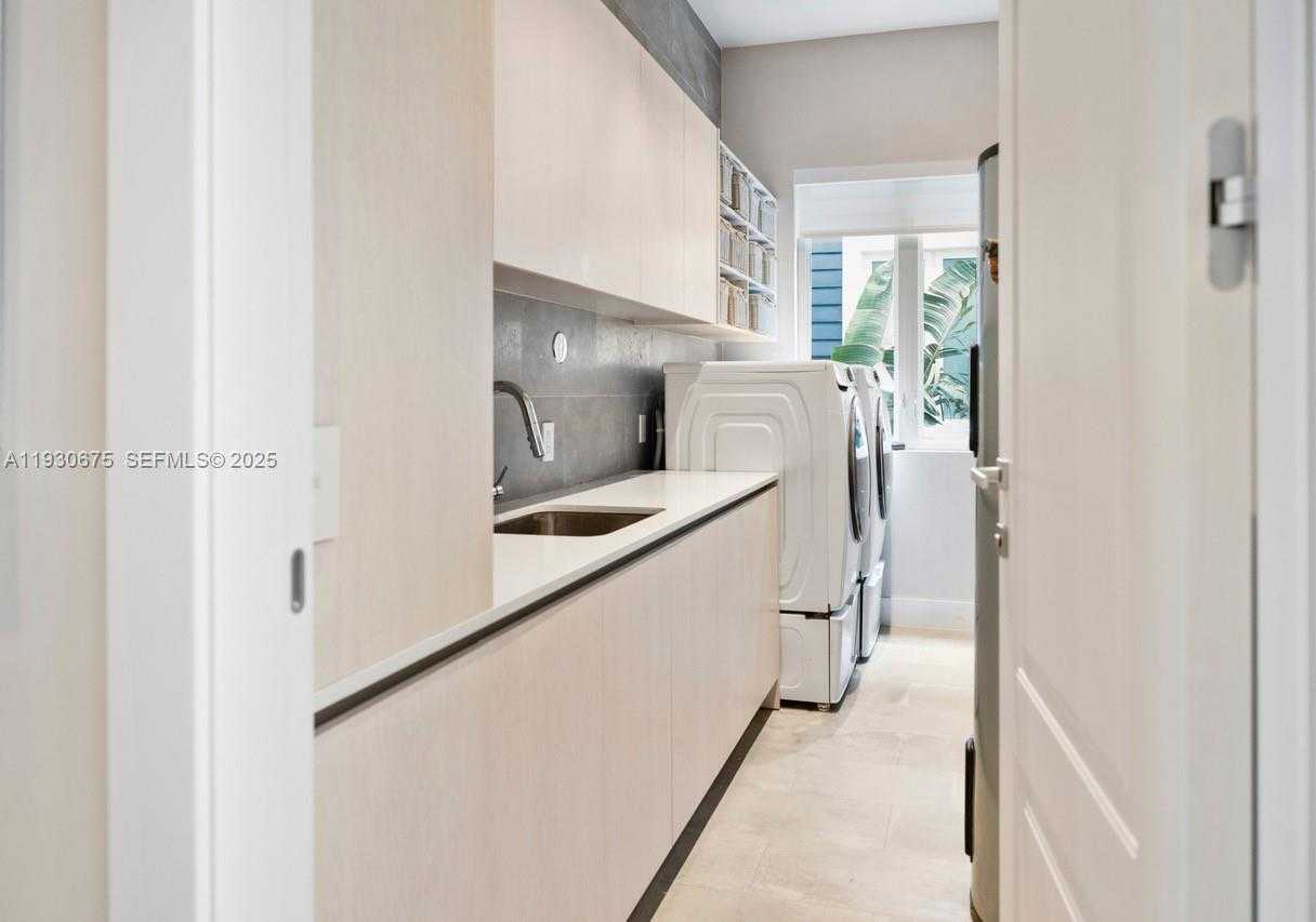 Small Image of 745 NORTH EAST 77TH ST, Miami Number 16