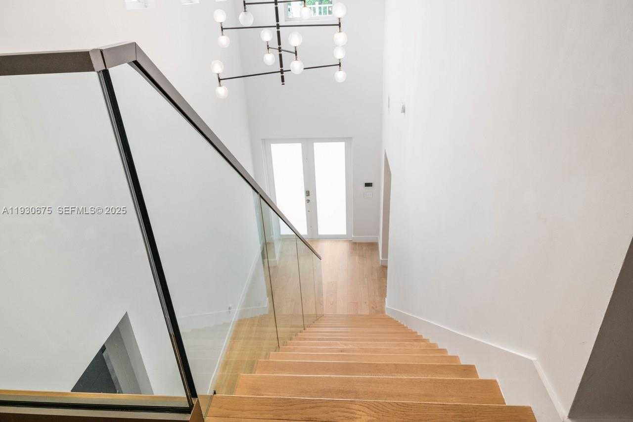 Small Image of 745 NORTH EAST 77TH ST, Miami Number 5