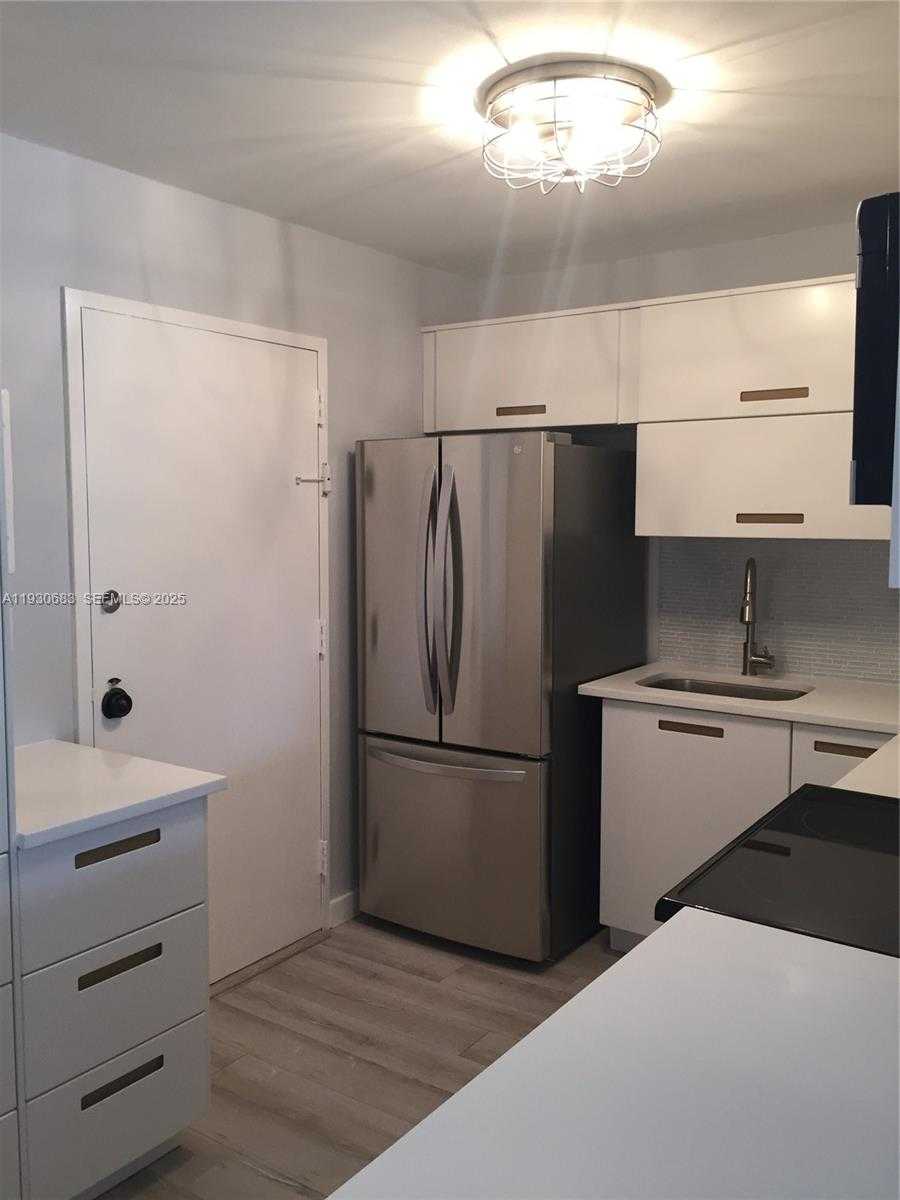 Small Image of 10101 EAST BAY HARBOR DR #206, Bay Harbor Islands Number 21