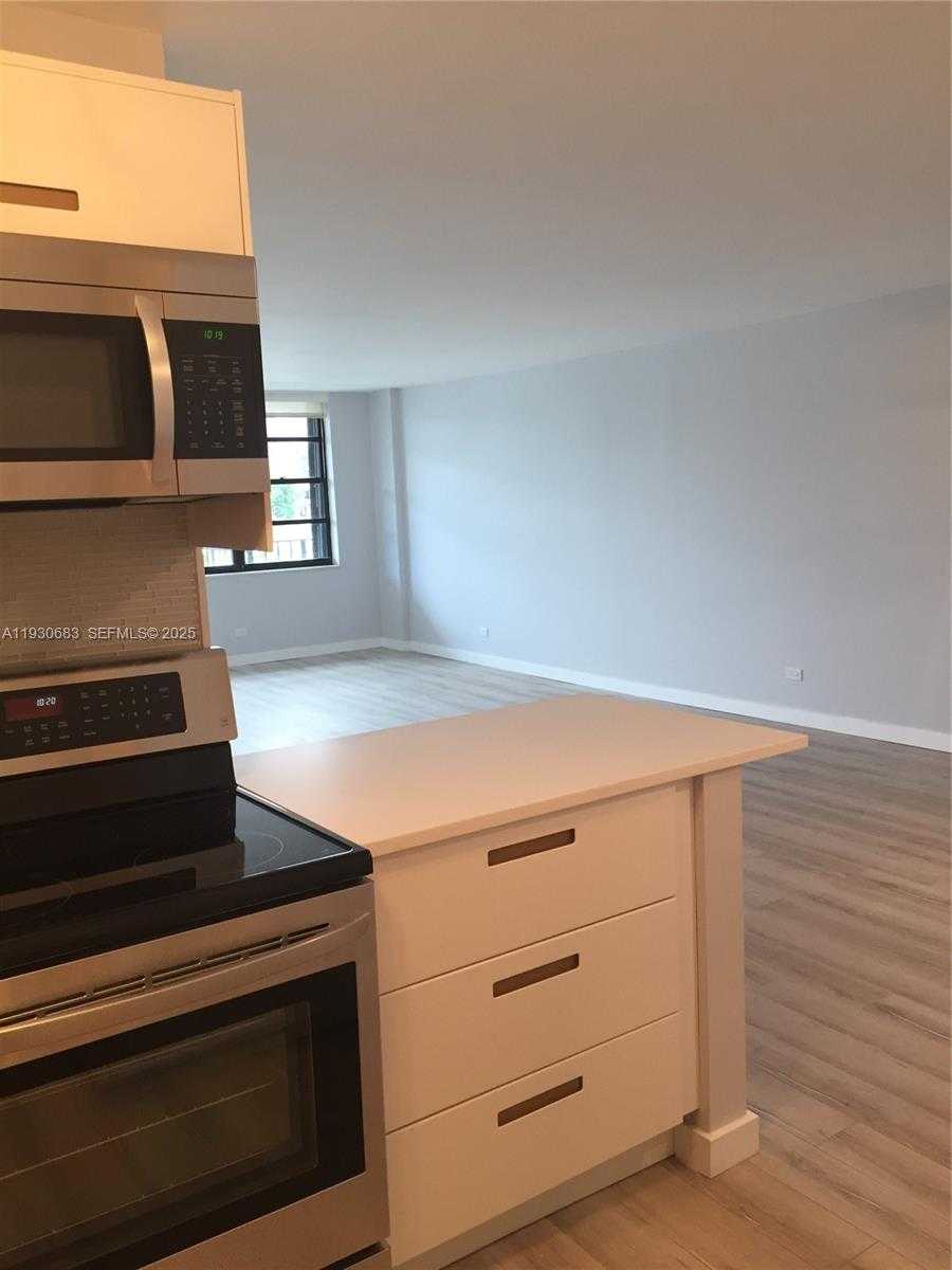 Small Image of 10101 EAST BAY HARBOR DR #206, Bay Harbor Islands Number 22