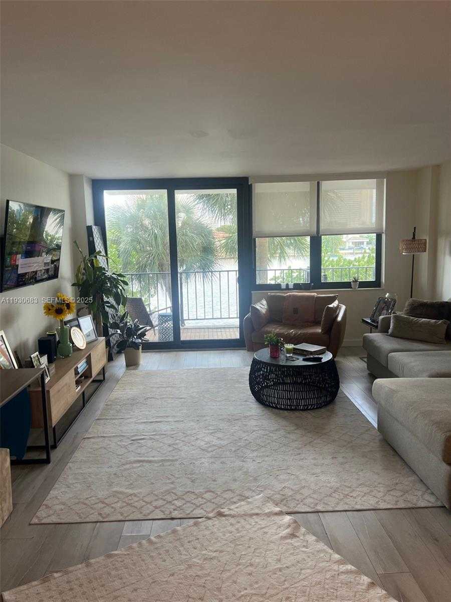 Small Image of 10101 EAST BAY HARBOR DR #206, Bay Harbor Islands Number 4