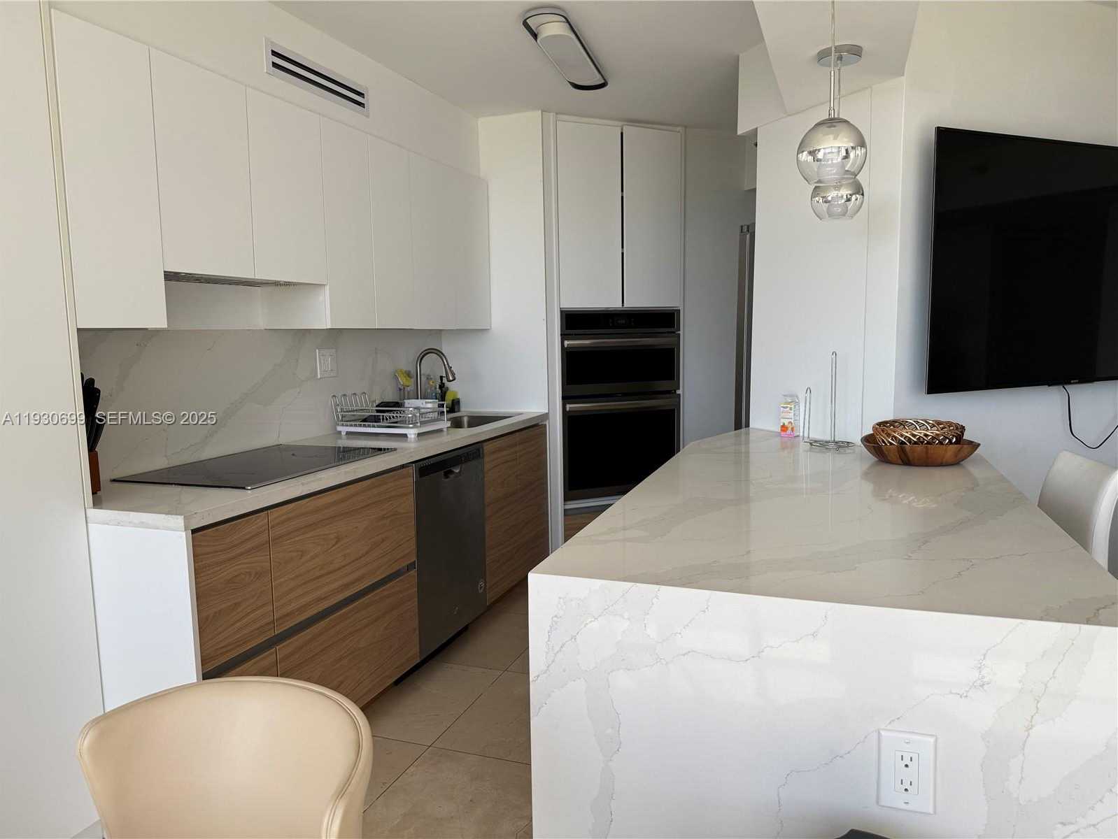 Small Image of 3610 YACHT CLUB DR #713, Aventura Number 3
