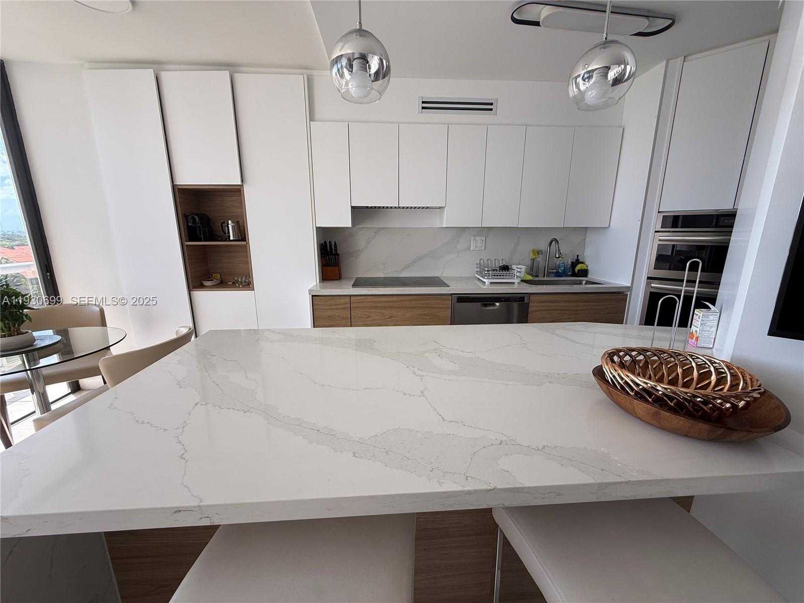 Small Image of 3610 YACHT CLUB DR #713, Aventura Number 4