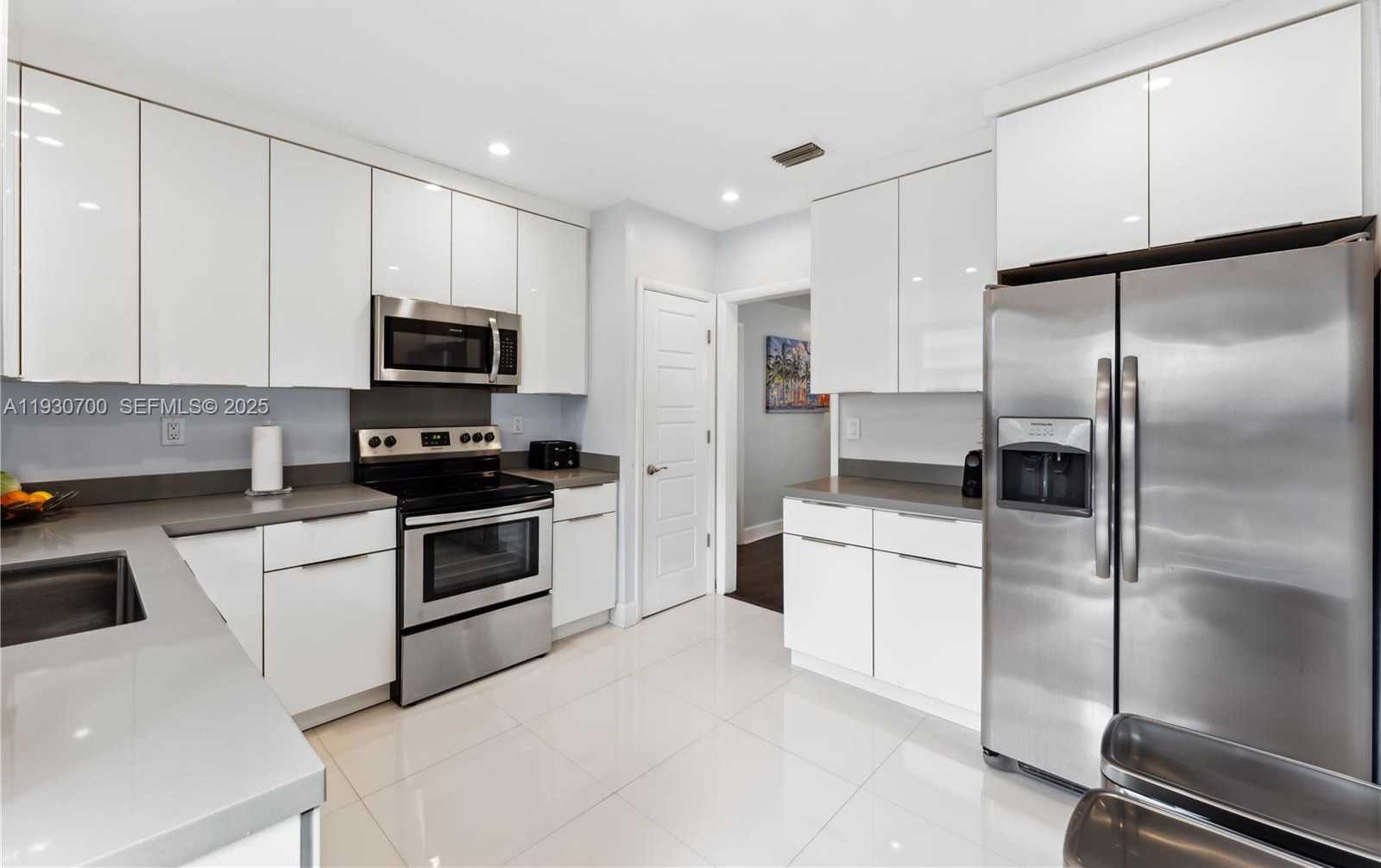 Small Image of 685 NORTH EAST 50TH TER, Miami Number 18