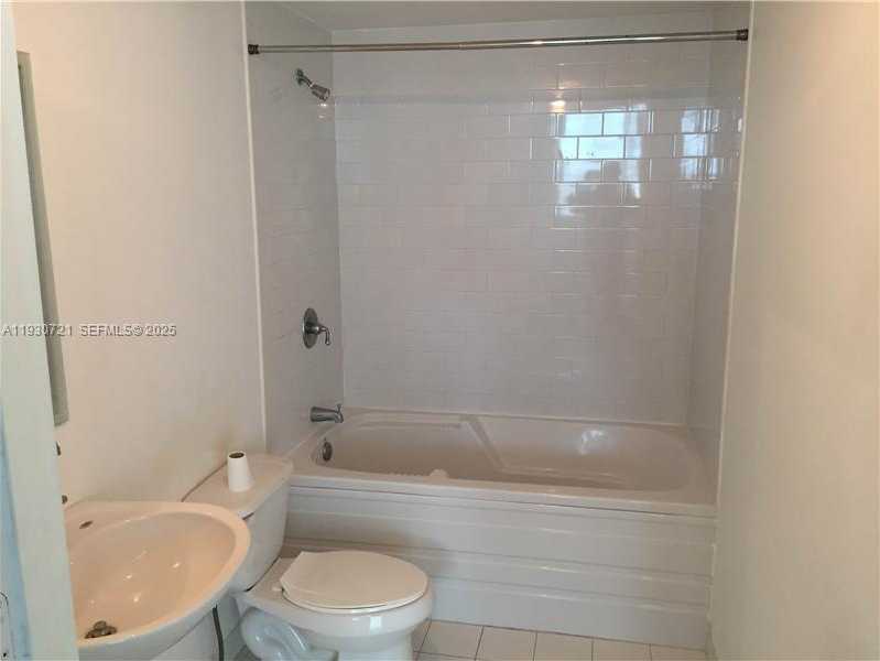 Small Image of 690 SOUTH WEST 1ST CT #1727, Miami Number 14