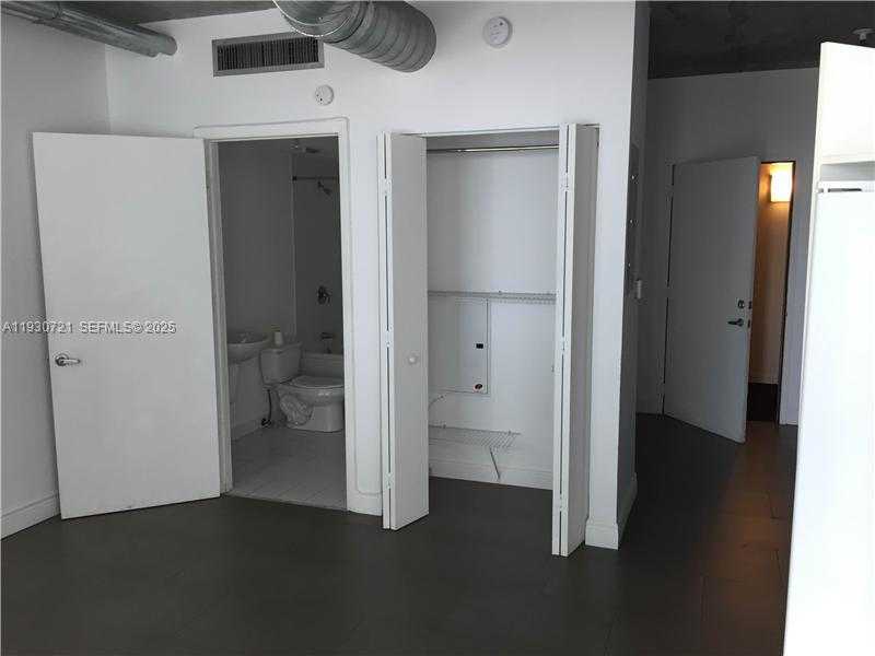 Small Image of 690 SOUTH WEST 1ST CT #1727, Miami Number 5