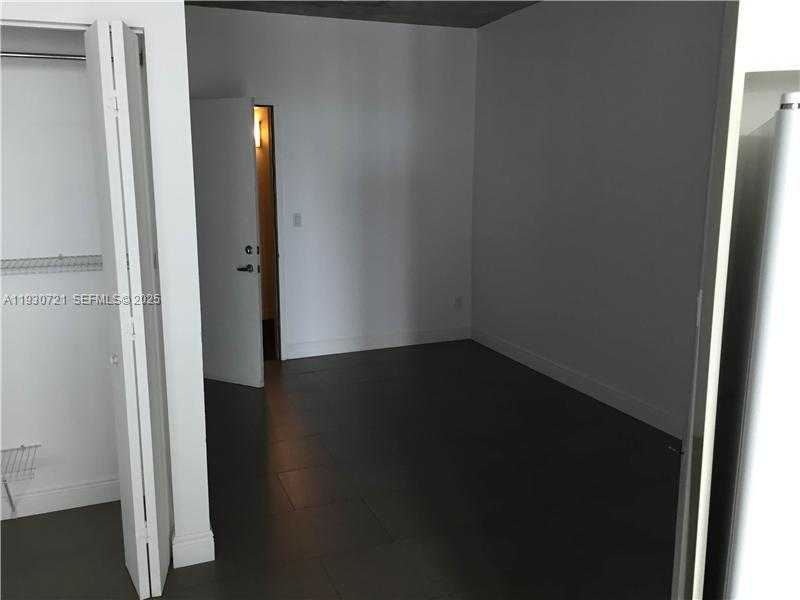 Small Image of 690 SOUTH WEST 1ST CT #1727, Miami Number 6