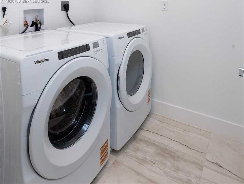 Small Image of Pembroke Pines Number 11