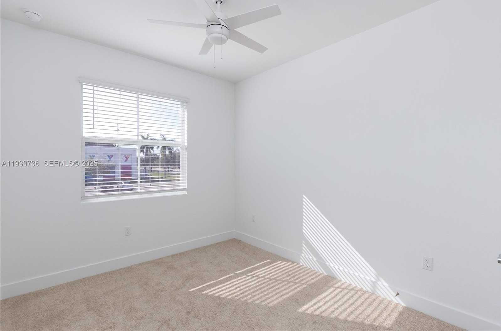 Small Image of Pembroke Pines Number 16