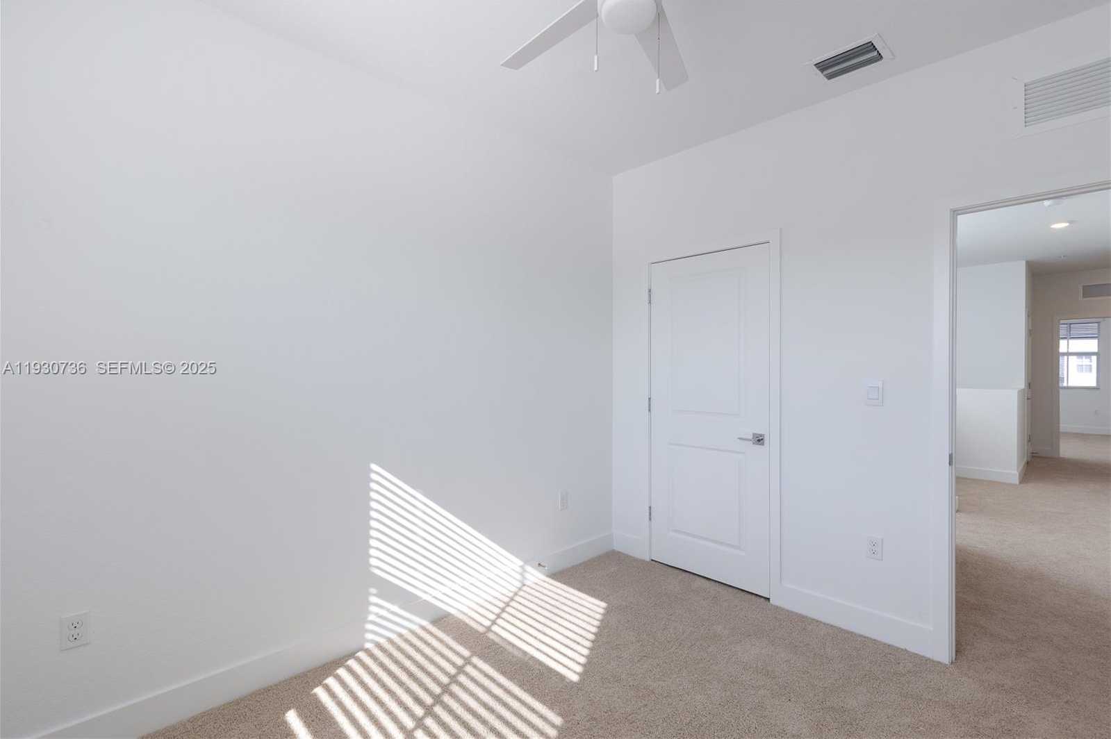 Small Image of Pembroke Pines Number 17