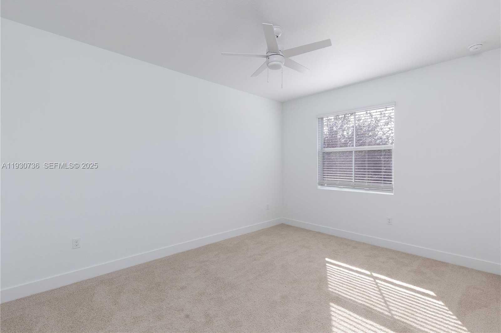 Small Image of Pembroke Pines Number 18