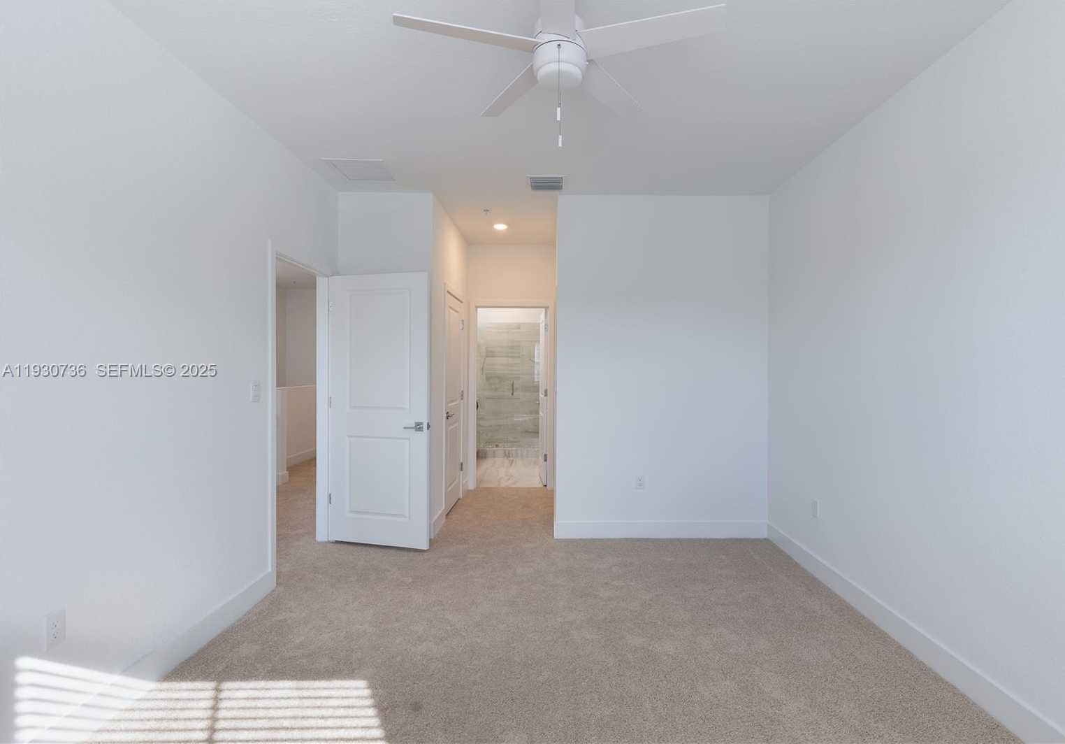 Small Image of Pembroke Pines Number 19