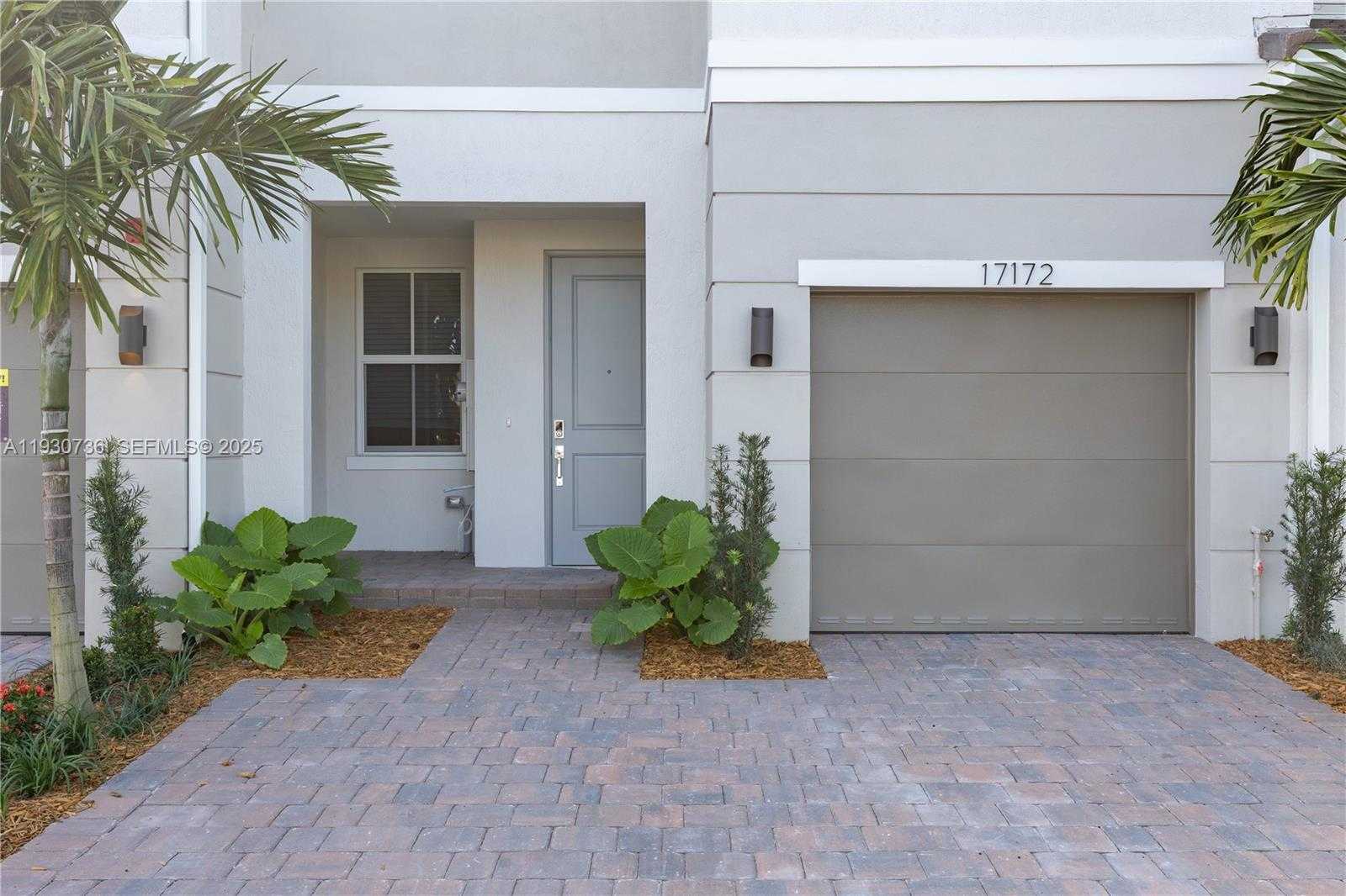 Small Image of Pembroke Pines Number 2