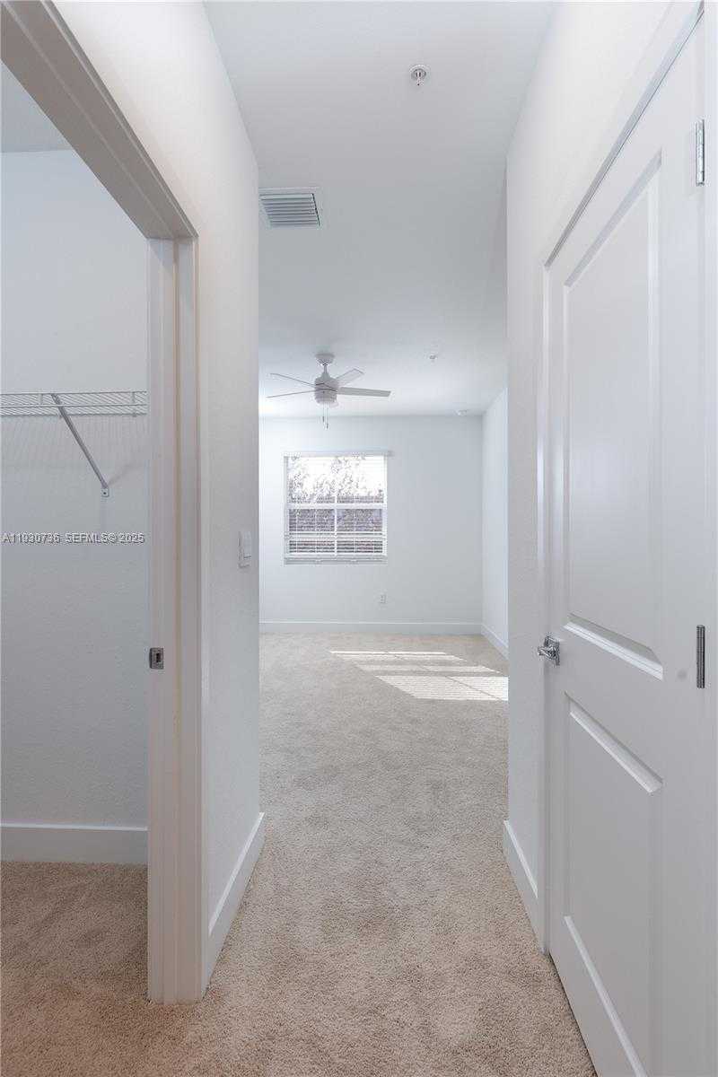 Small Image of Pembroke Pines Number 20