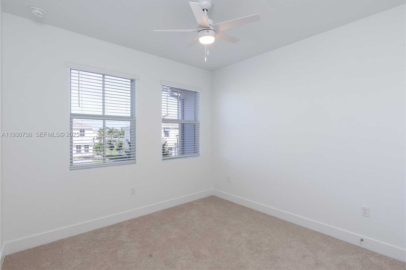 Small Image of Pembroke Pines Number 23