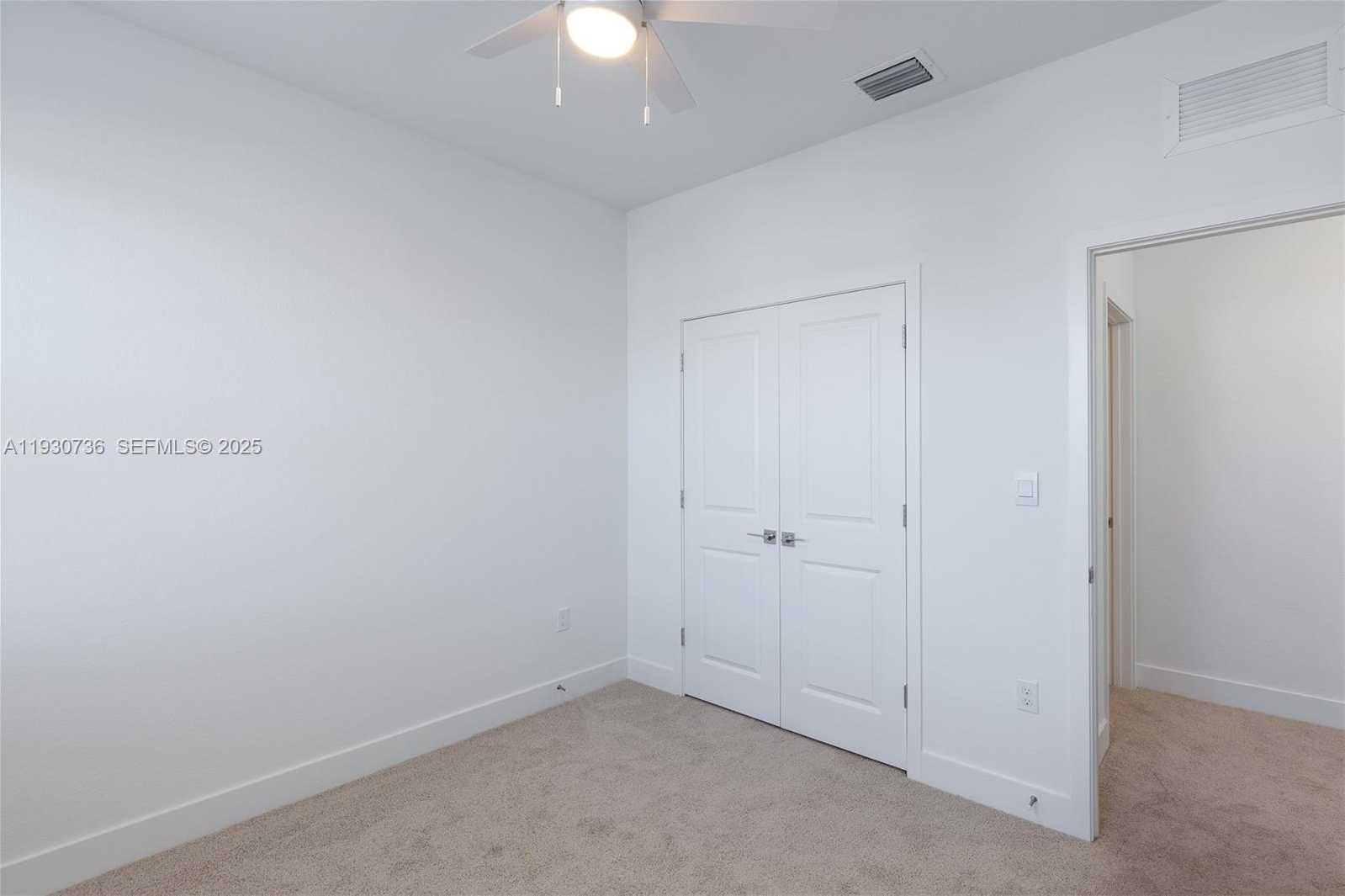 Small Image of Pembroke Pines Number 24