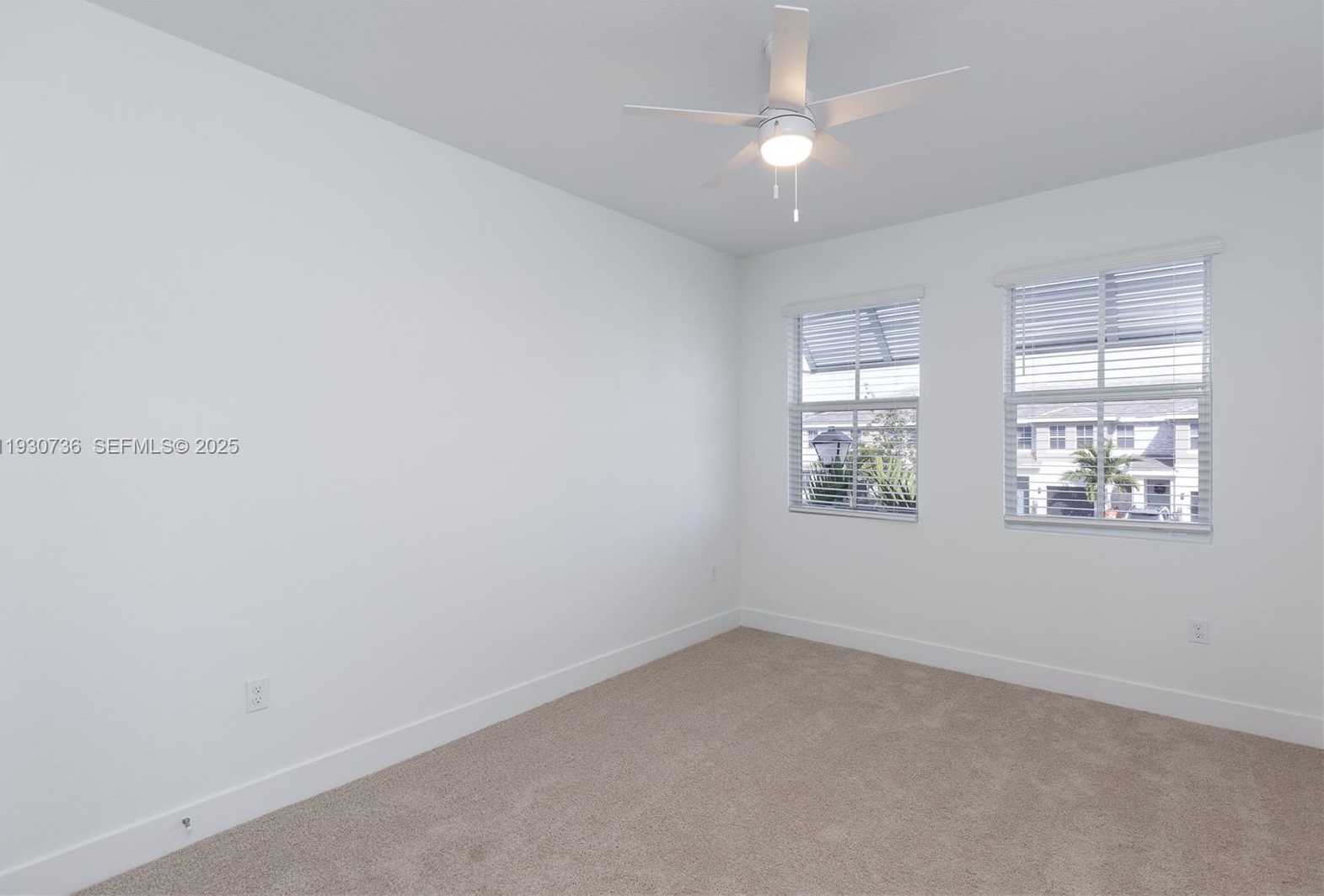 Small Image of Pembroke Pines Number 25