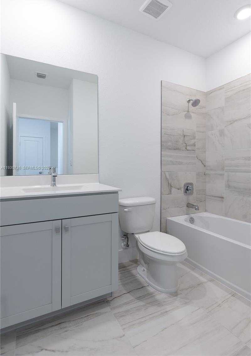 Small Image of Pembroke Pines Number 27