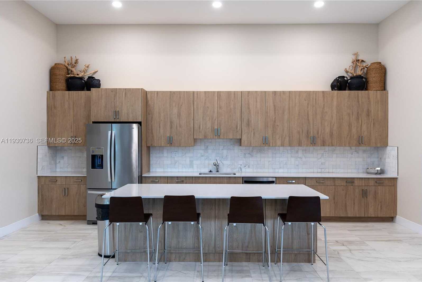 Small Image of Pembroke Pines Number 29