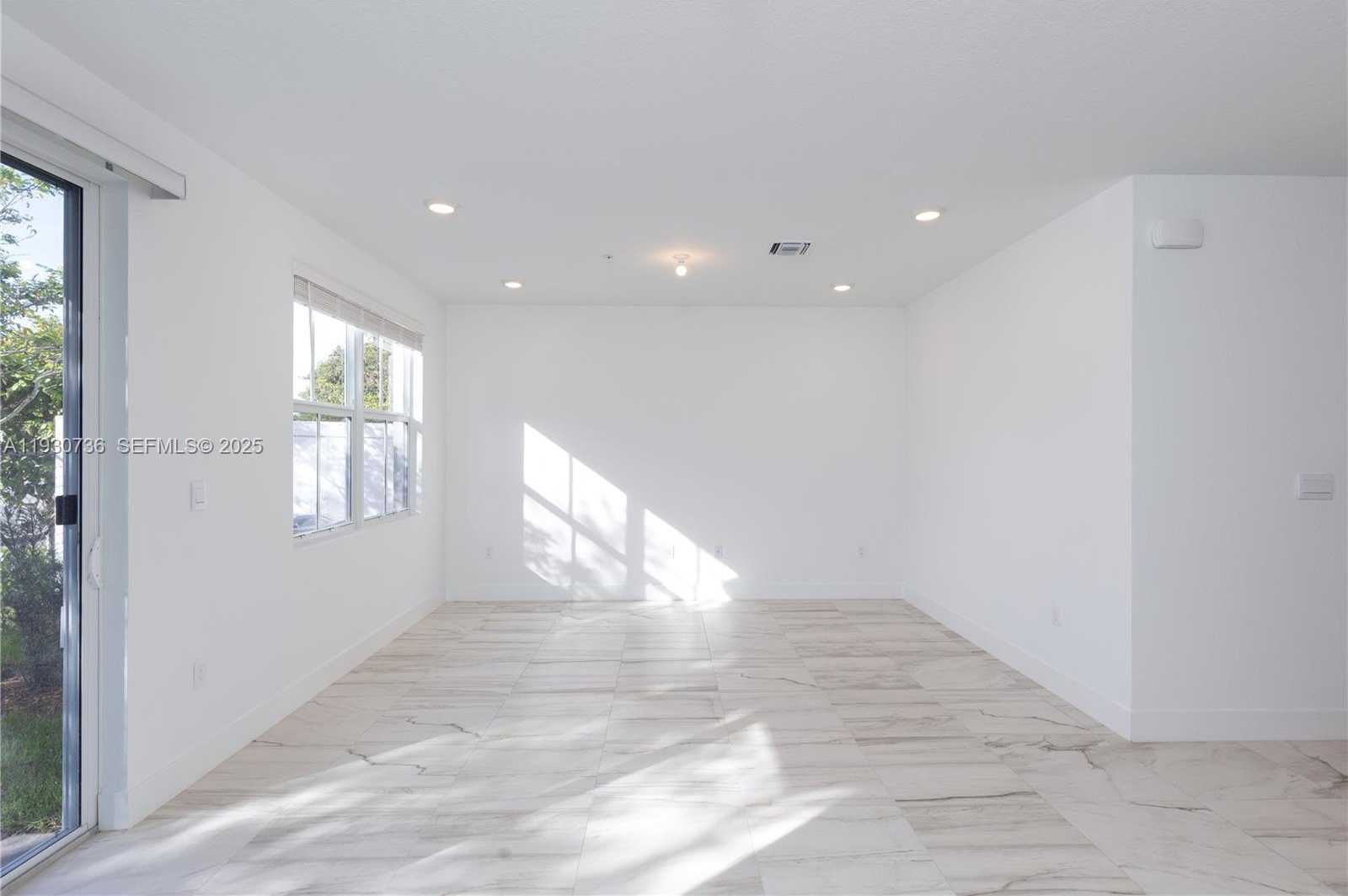 Small Image of Pembroke Pines Number 6