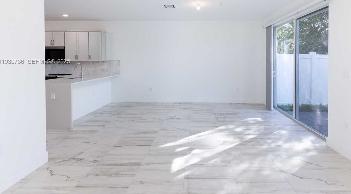 Small Image of Pembroke Pines Number 7