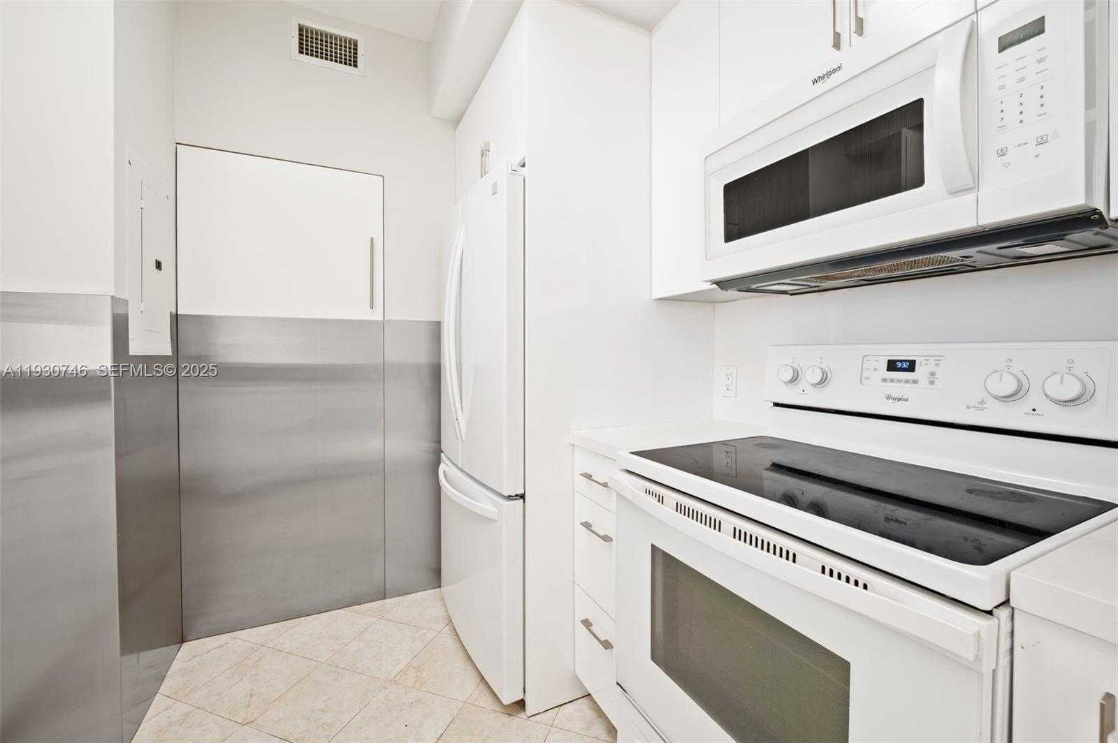 Small Image of 888 BRICKELL KEY DR #601, Miami Number 9