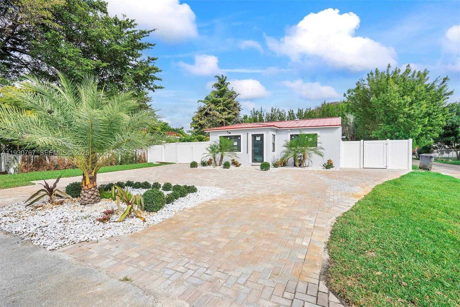 Small Image of 1815 NORTH 27TH AVE, Hollywood Number 2