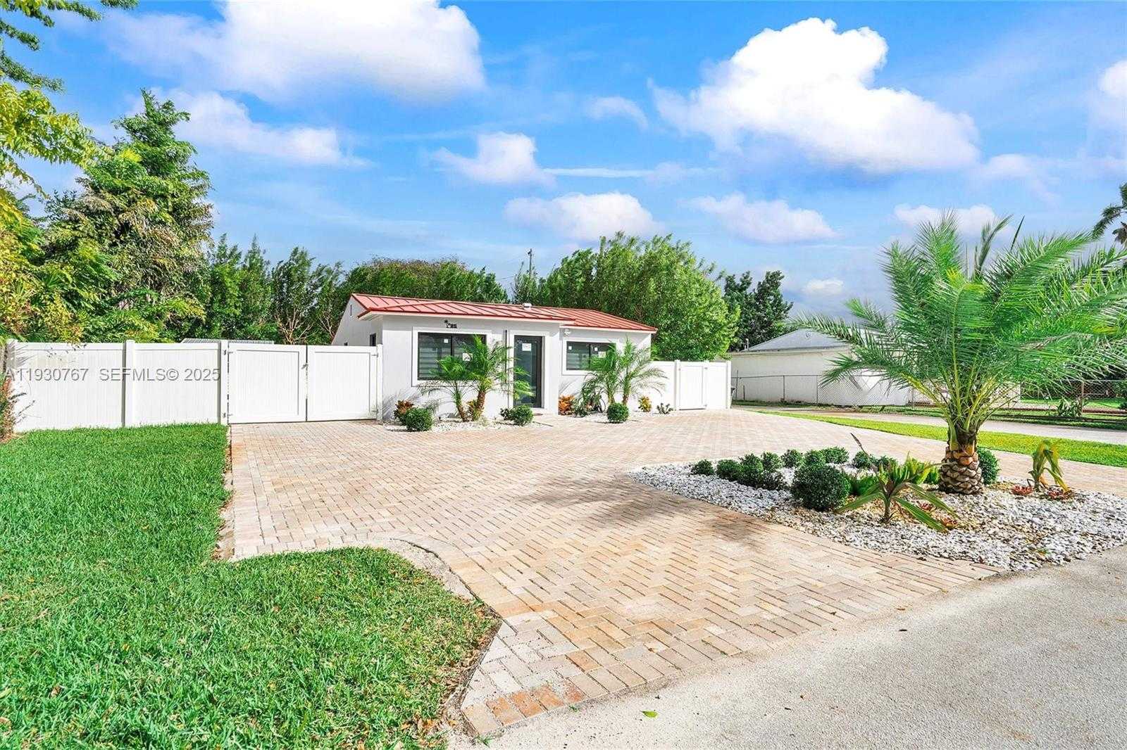 Small Image of 1815 NORTH 27TH AVE, Hollywood Number 4