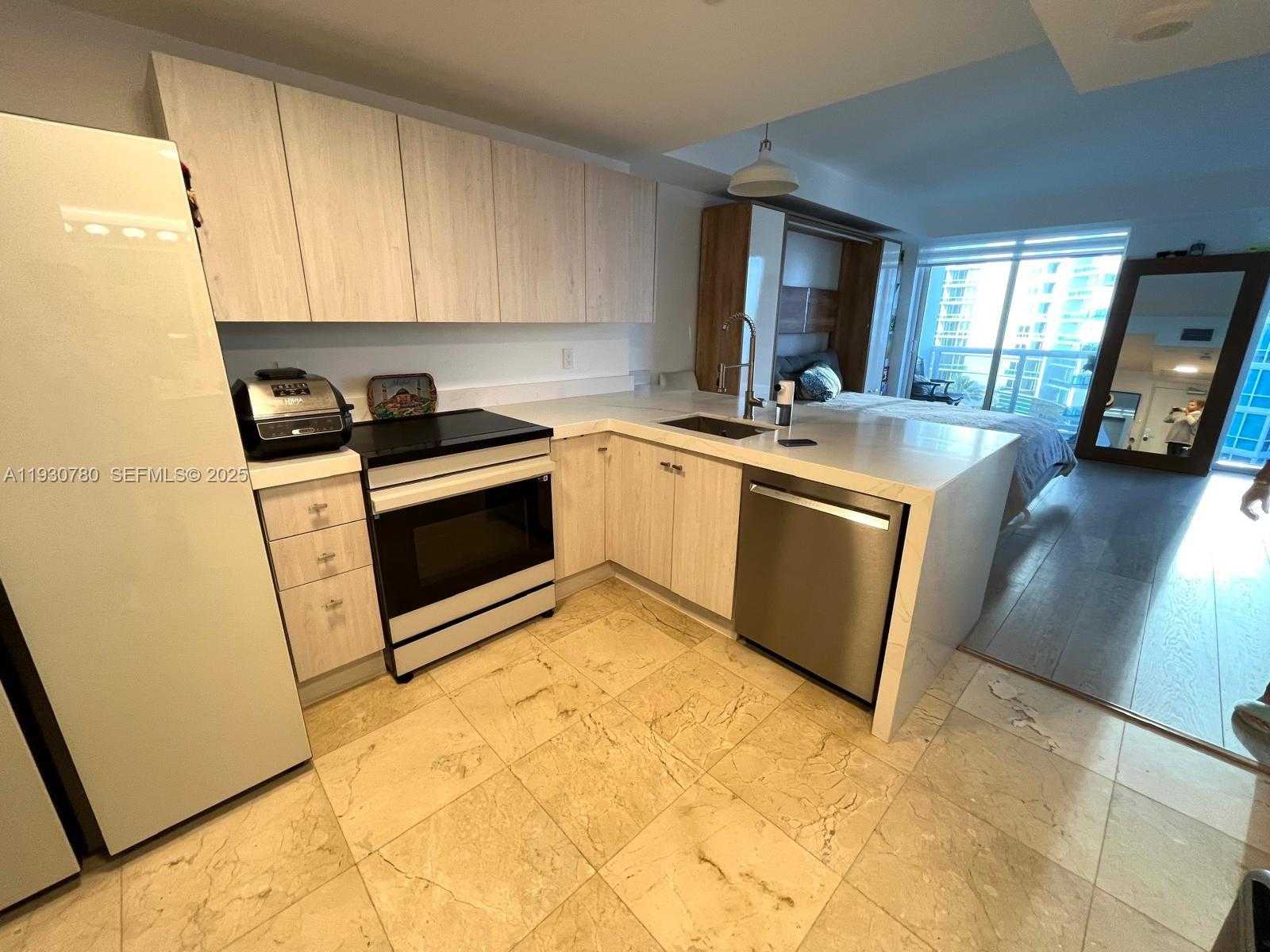 Small Image of 10275 COLLINS AVE #904, Bal Harbour Number 13