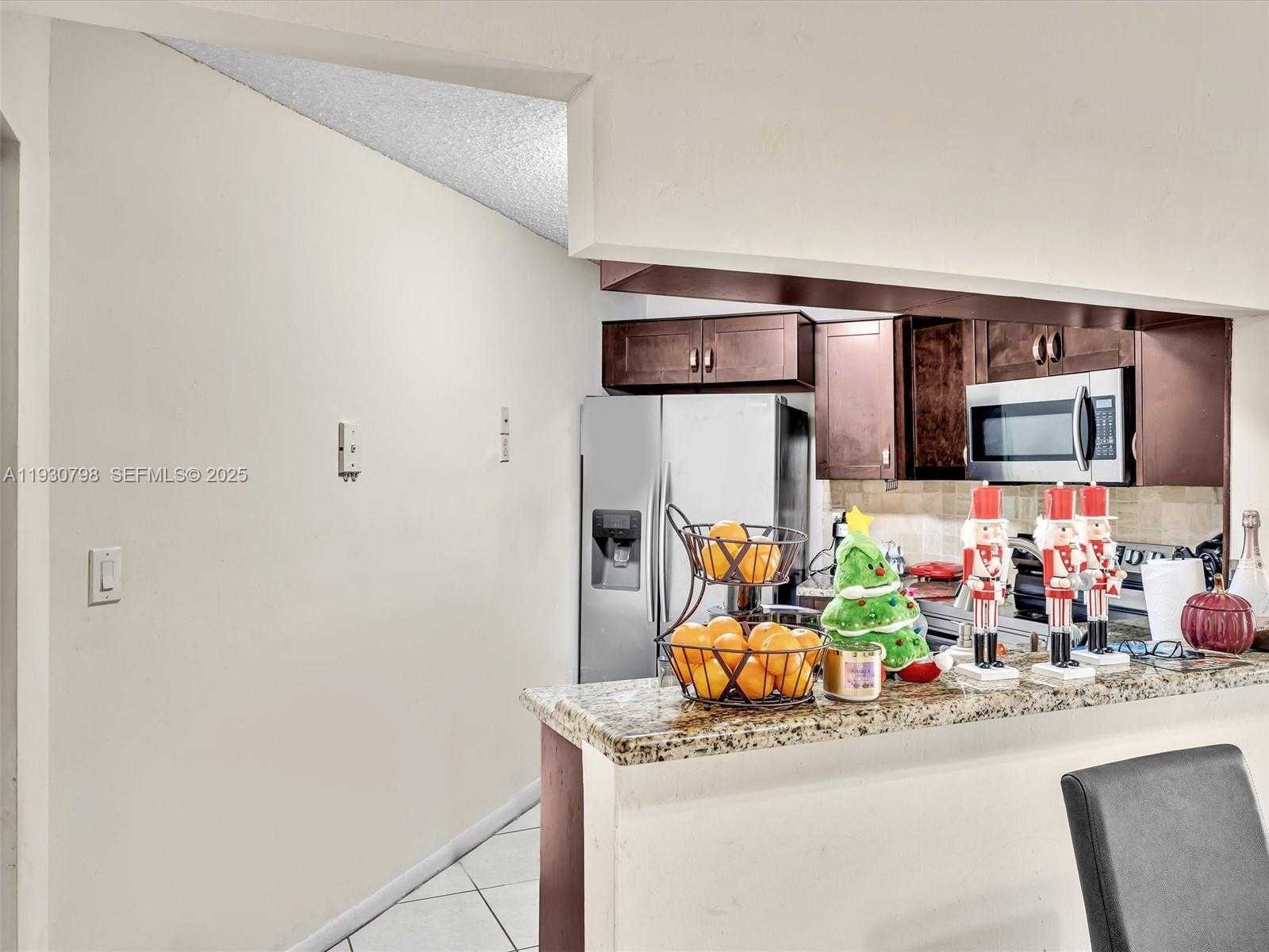 Small Image of 10241 NORTH WEST 9TH ST CIR #204-5, Miami Number 14