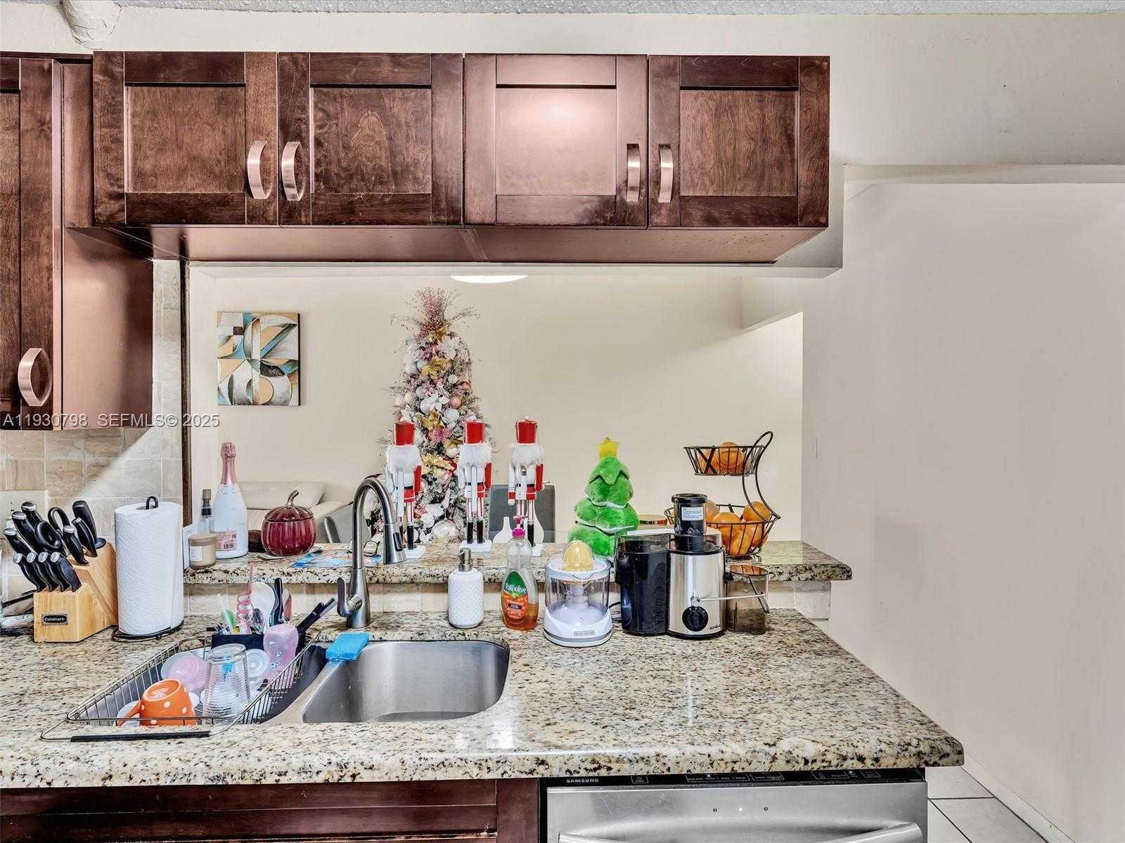 Small Image of 10241 NORTH WEST 9TH ST CIR #204-5, Miami Number 16