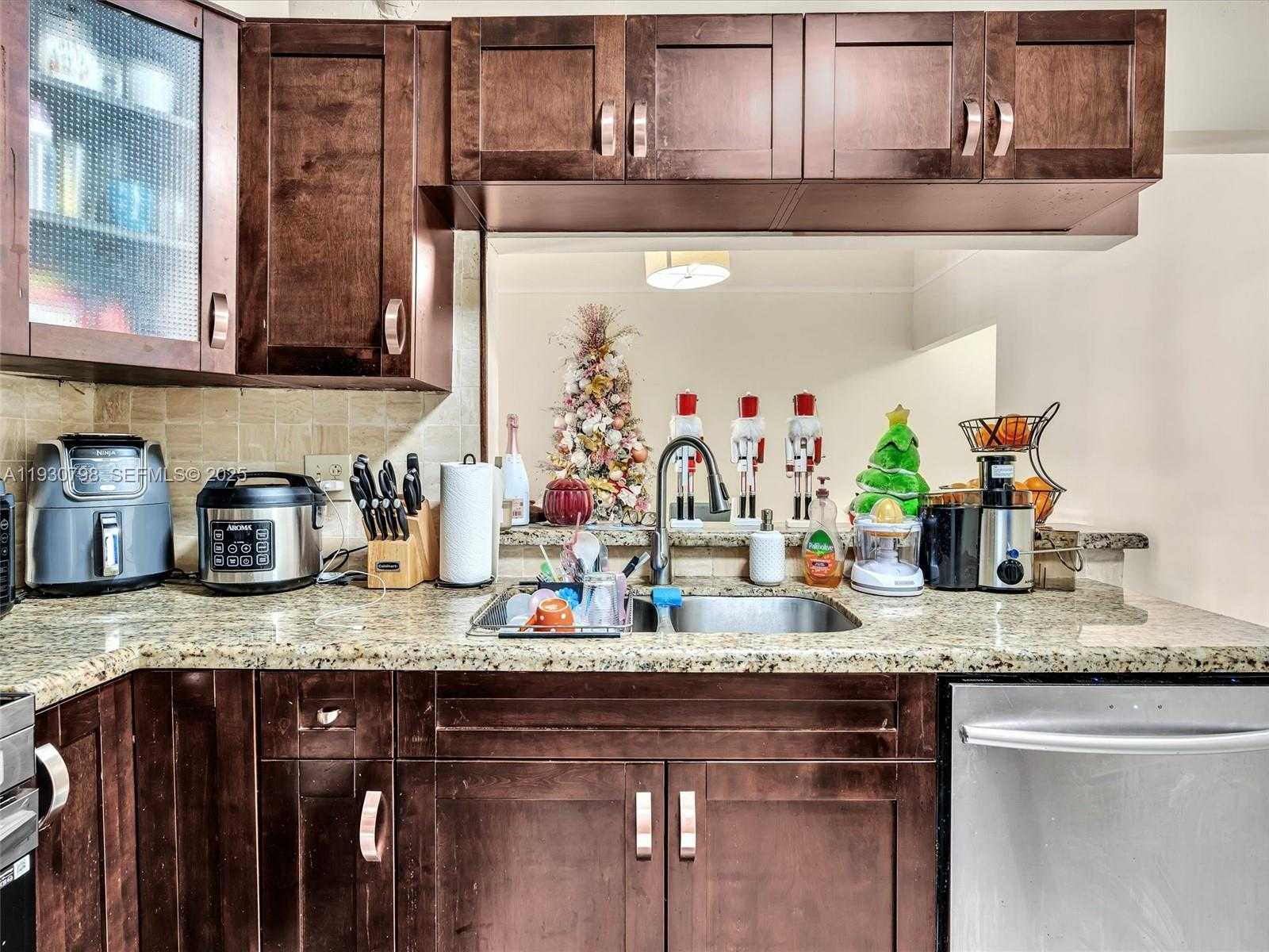 Small Image of 10241 NORTH WEST 9TH ST CIR #204-5, Miami Number 19