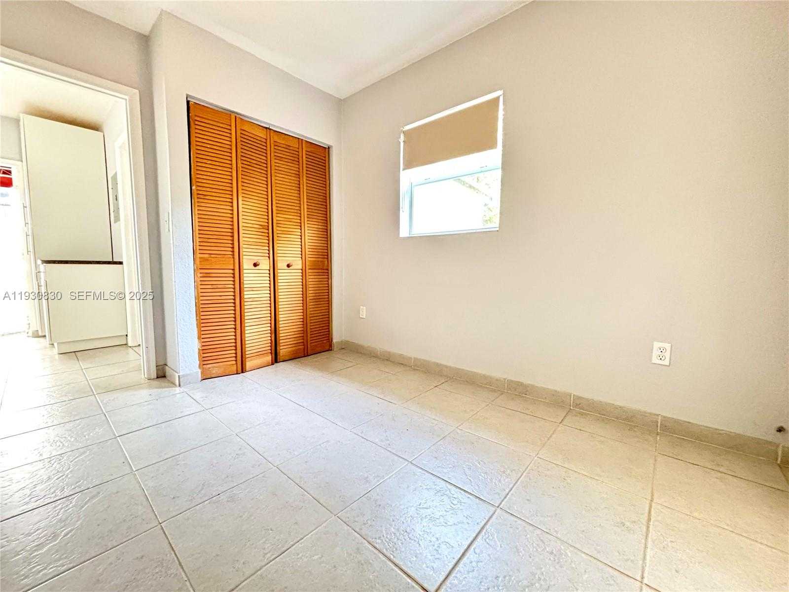 Small Image of 1654 SOUTH WEST 14TH TER #2, Miami Number 12