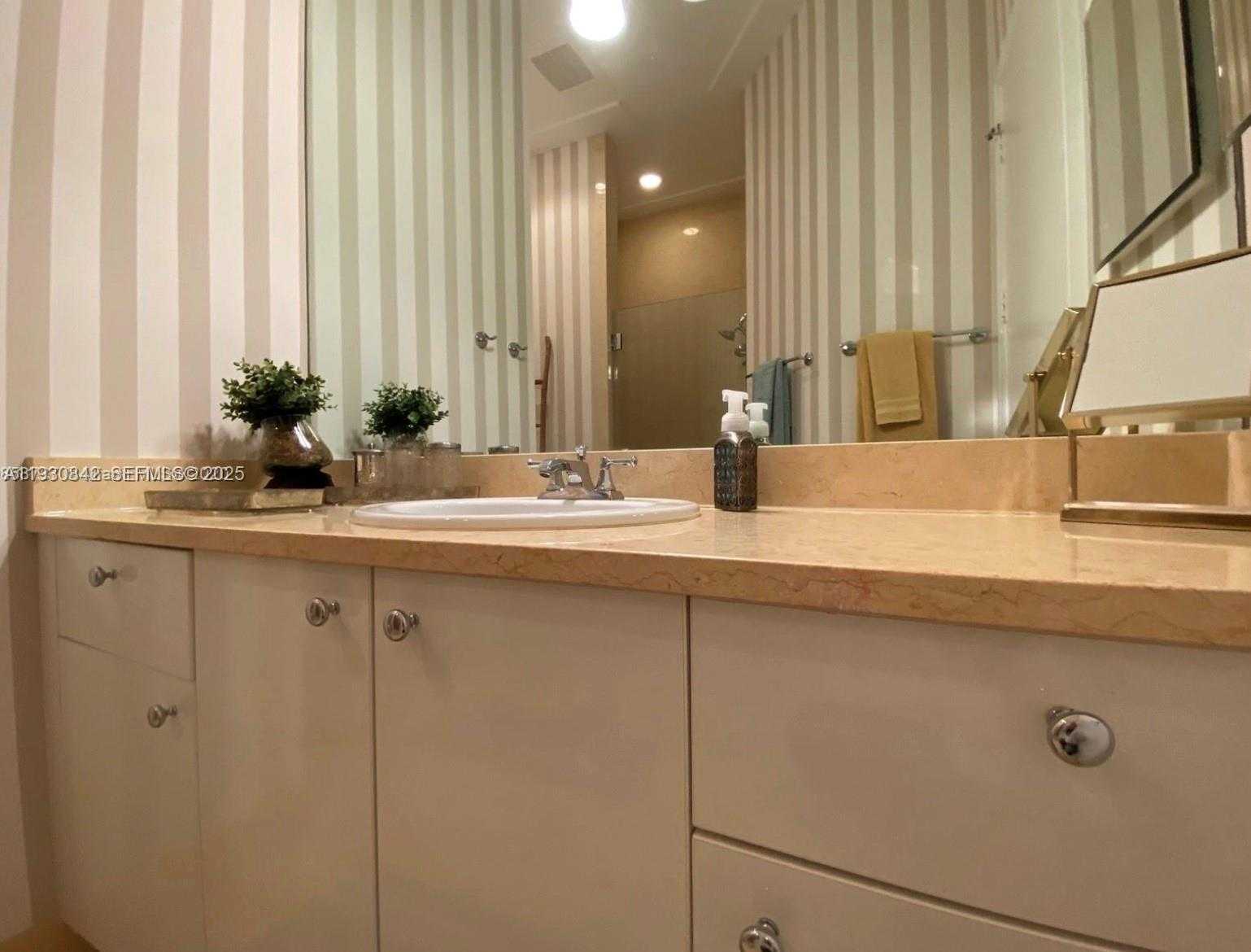 Imagen de Pequeño Objeto