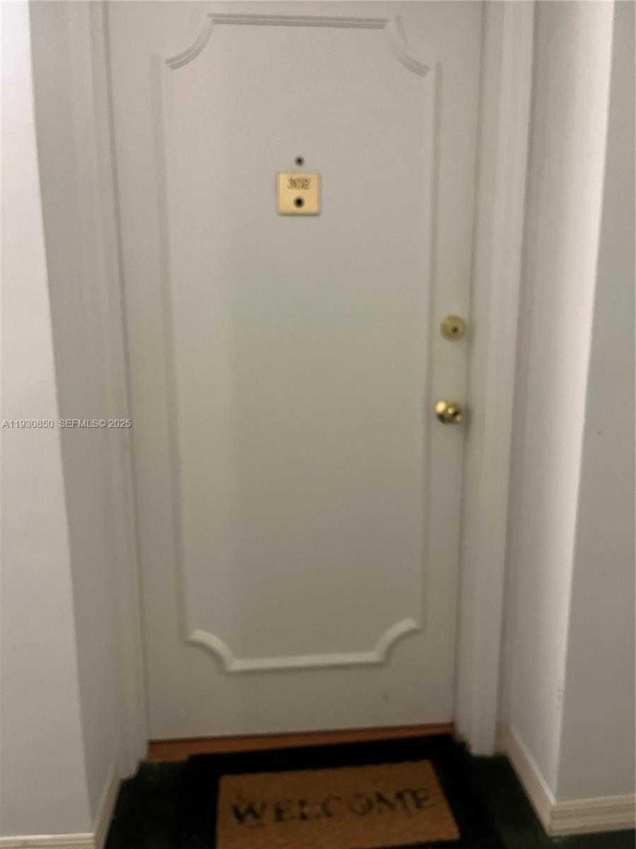 Small Image of 1408 BRICKELL BAY DR #302, Miami Number 11