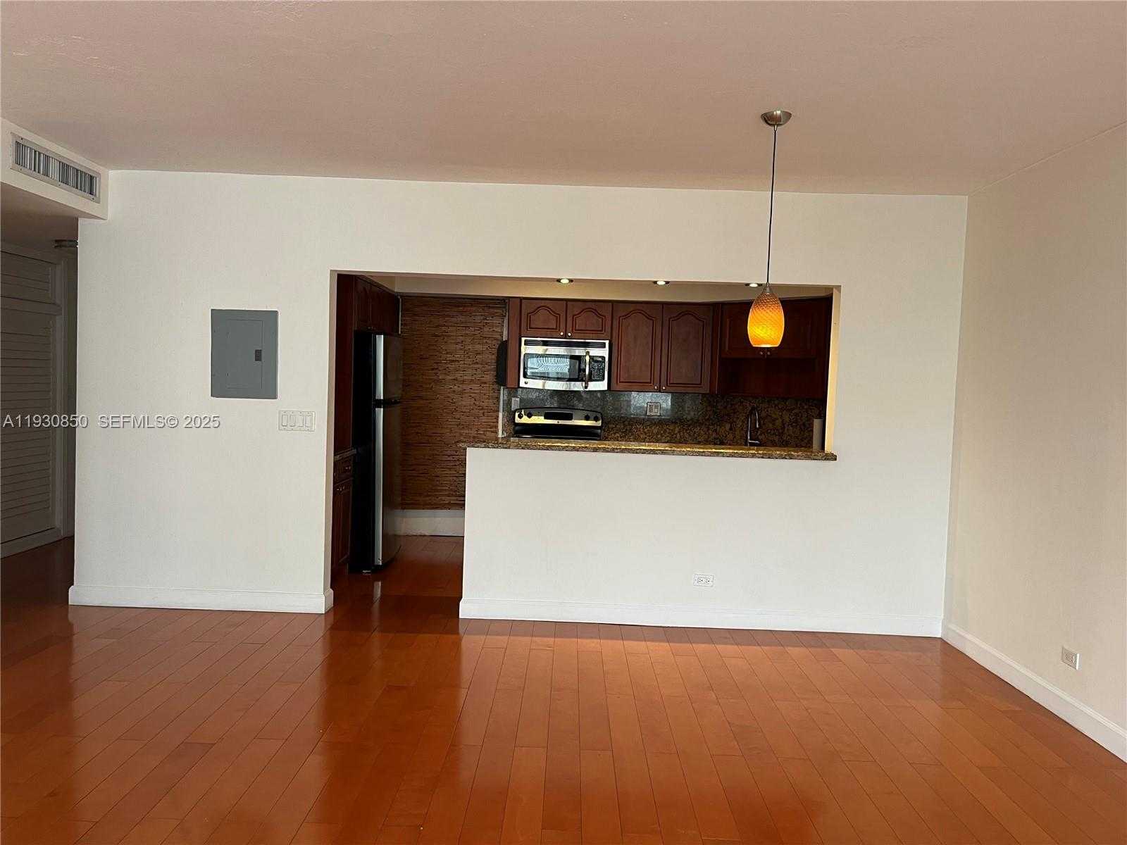 Small Image of 1408 BRICKELL BAY DR #302, Miami Number 12