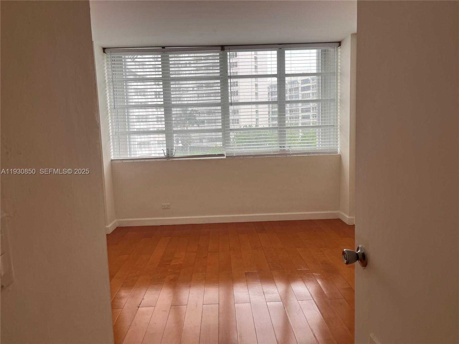 Small Image of 1408 BRICKELL BAY DR #302, Miami Number 18