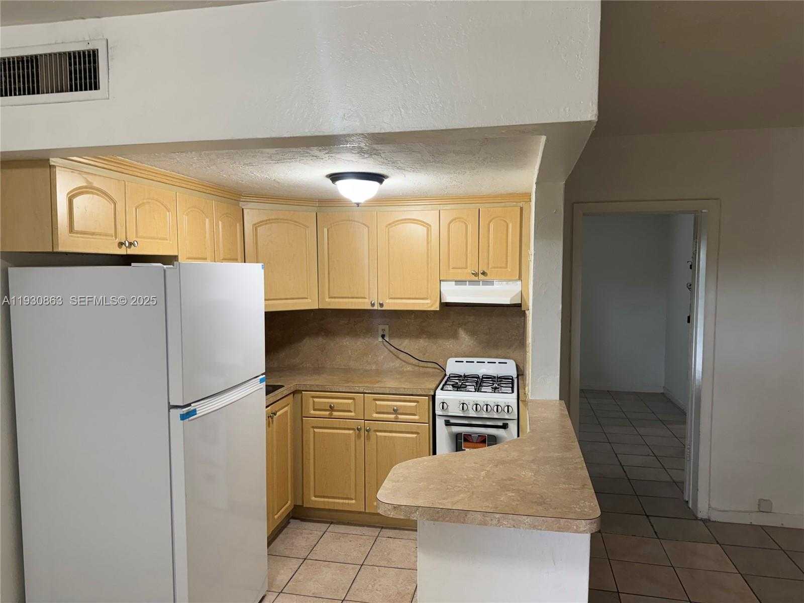 Small Image of 1280 WEST 54TH ST #310B, Hialeah Number 4