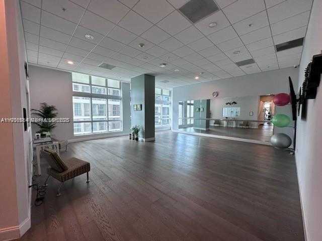 Small Image of 300 SOUTH BISCAYNE BLVD #T-3201, Miami Number 25