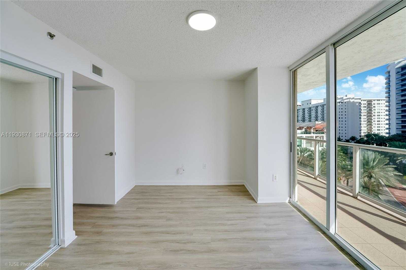 Small Image of 5900 COLLINS AVE #904, Miami Beach Number 11