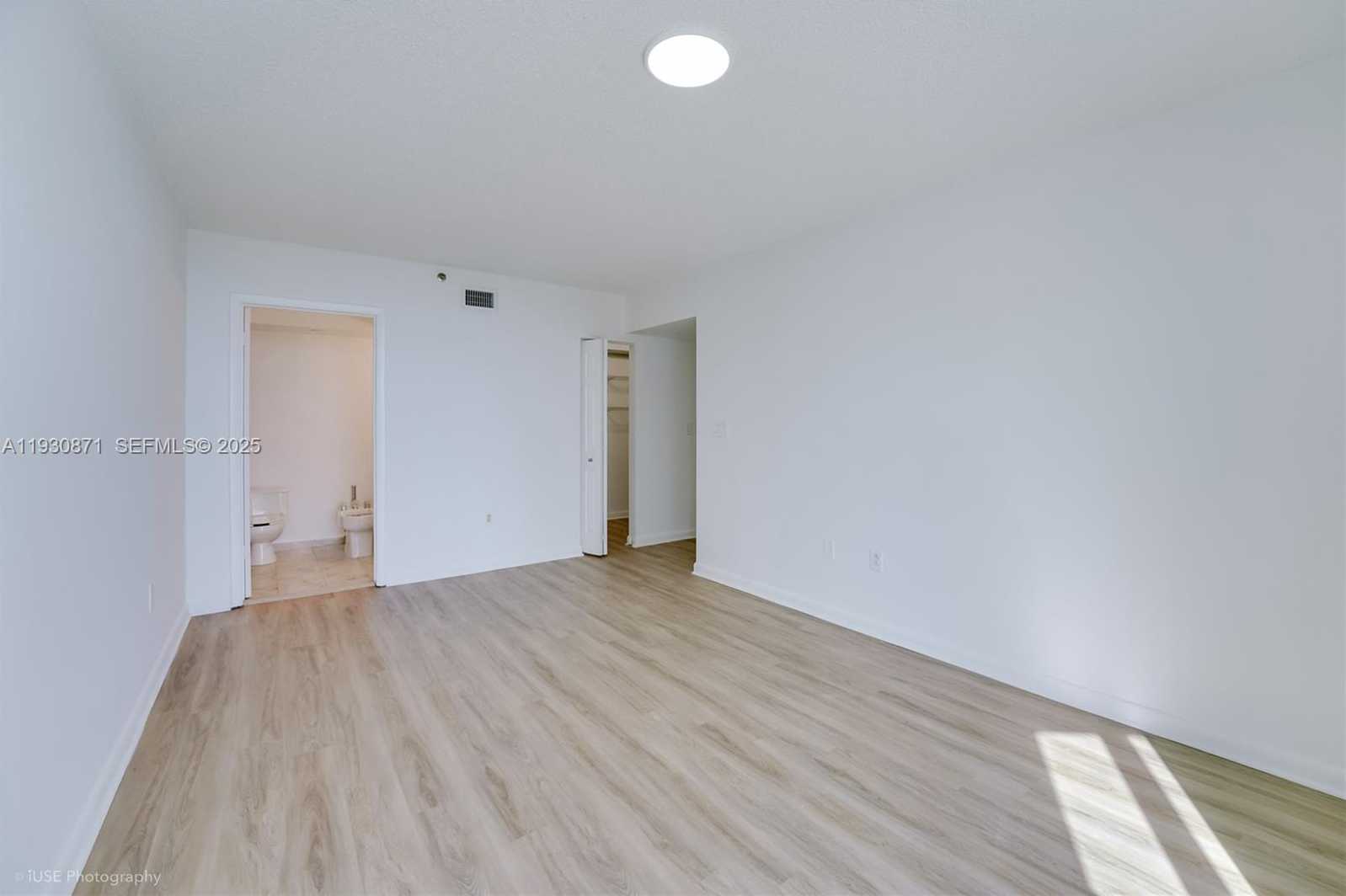 Small Image of 5900 COLLINS AVE #904, Miami Beach Number 6