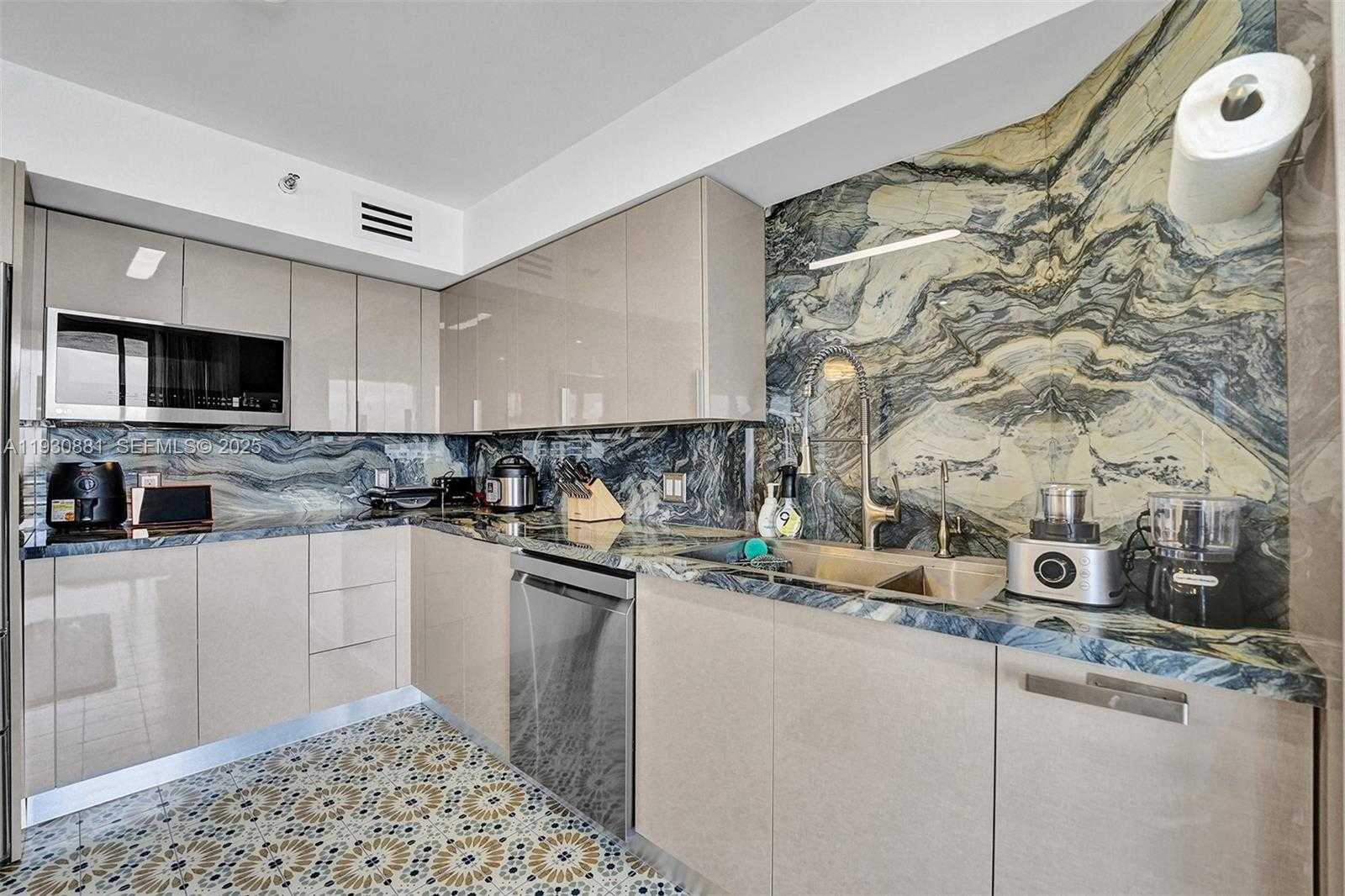 Imagen de Pequeño Objeto