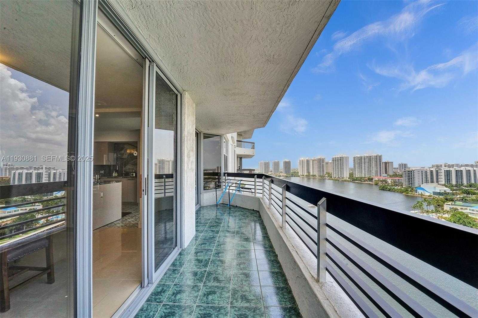 Imagen de Pequeño Objeto