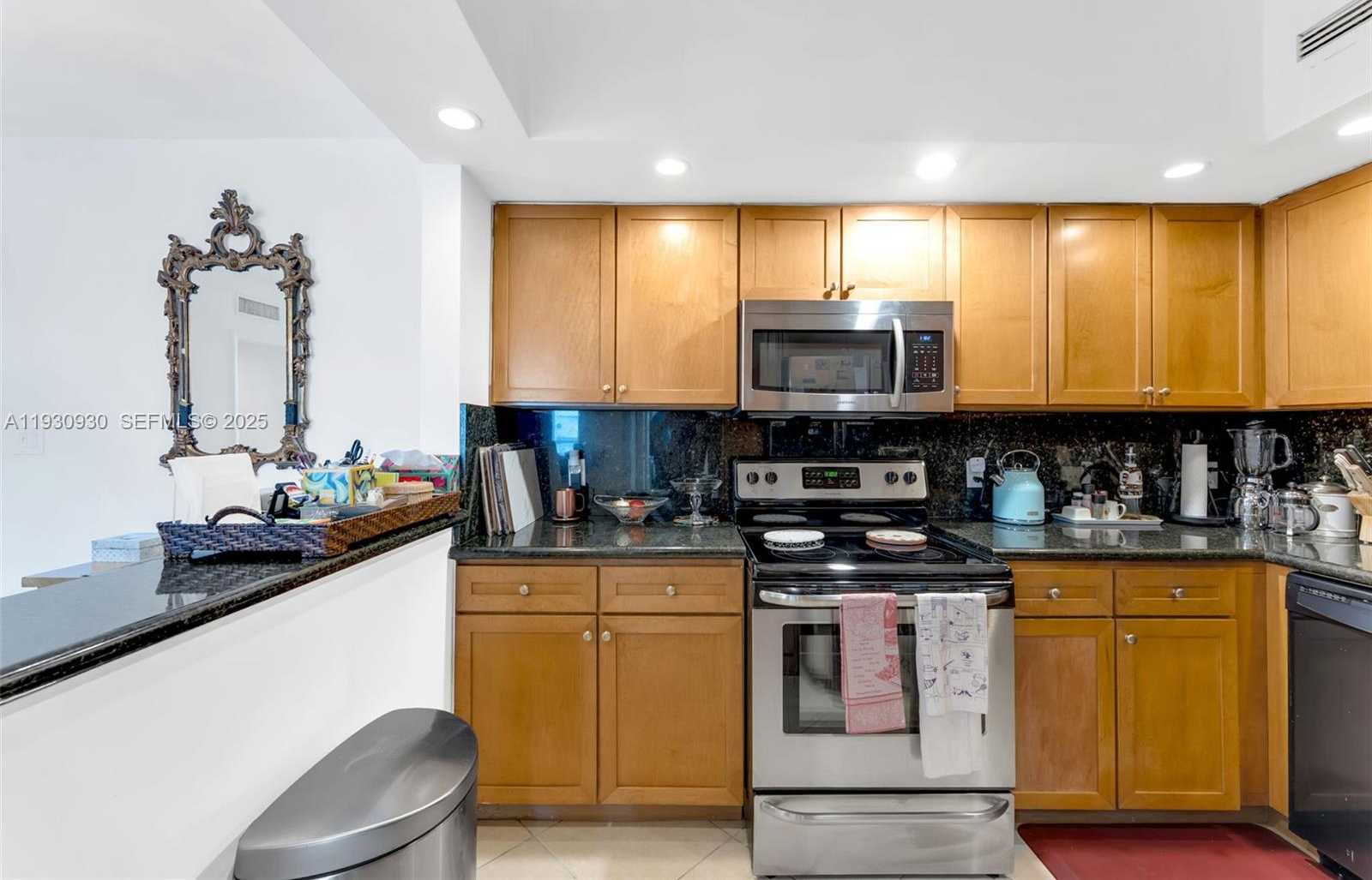 Small Image of 5600 COLLINS AVE #17W, Miami Beach Number 13