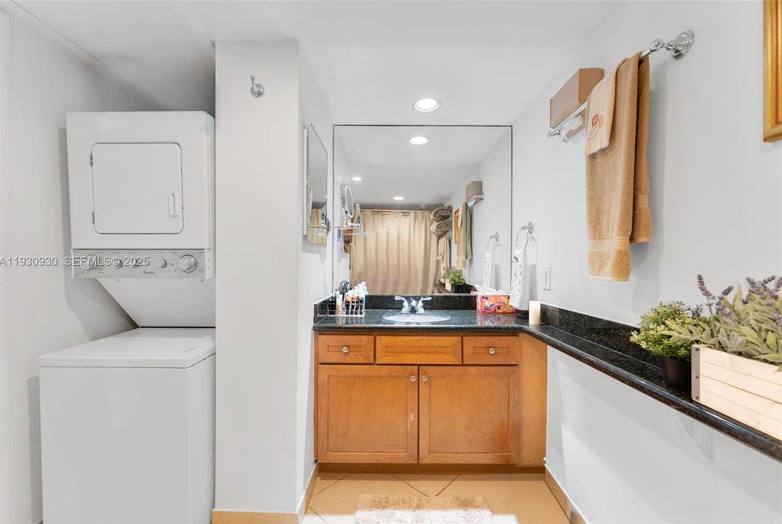 Small Image of 5600 COLLINS AVE #17W, Miami Beach Number 19