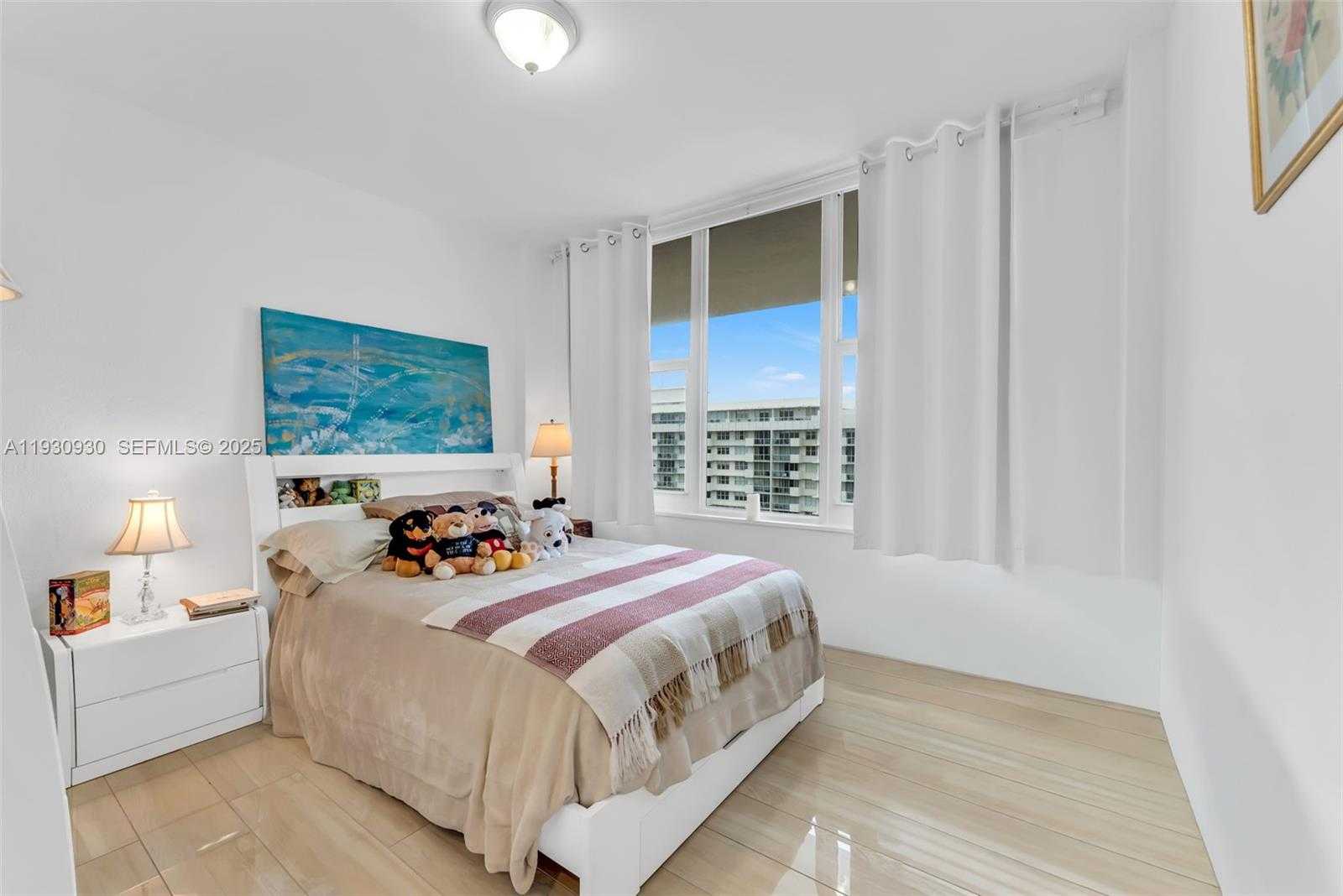 Small Image of 5600 COLLINS AVE #17W, Miami Beach Number 21