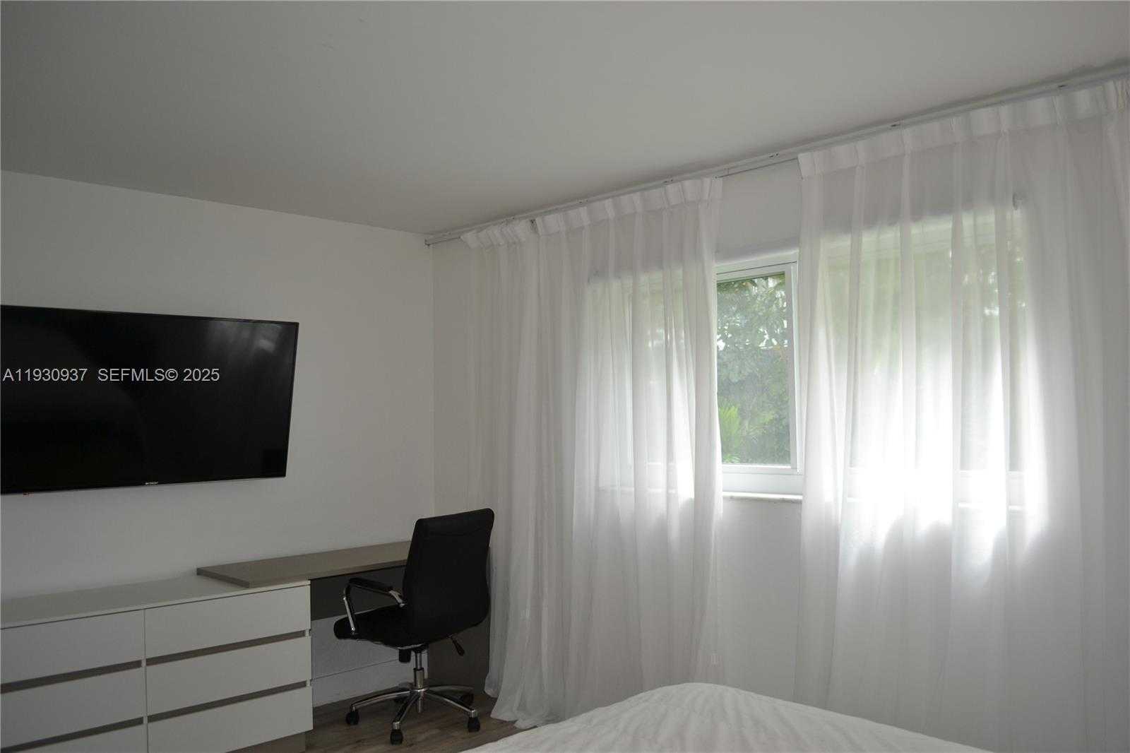 Small Image of 2201 BRICKELL AVE #8, Miami Number 5