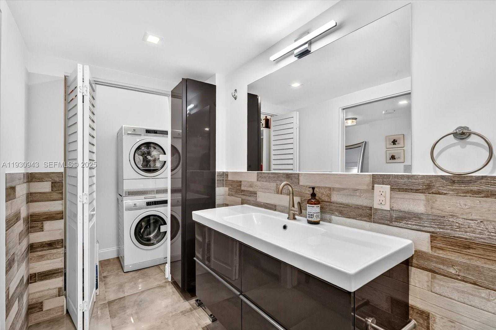 Small Image of 2301 COLLINS AVE #714, Miami Beach Number 12