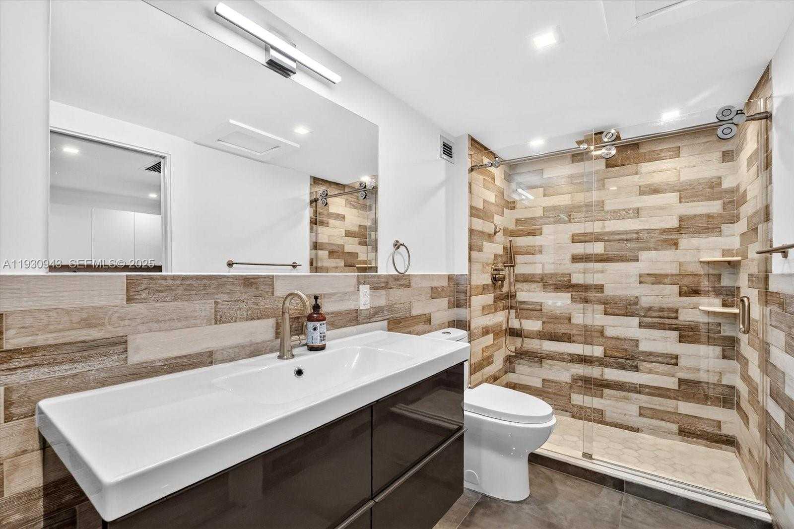 Small Image of 2301 COLLINS AVE #714, Miami Beach Number 14