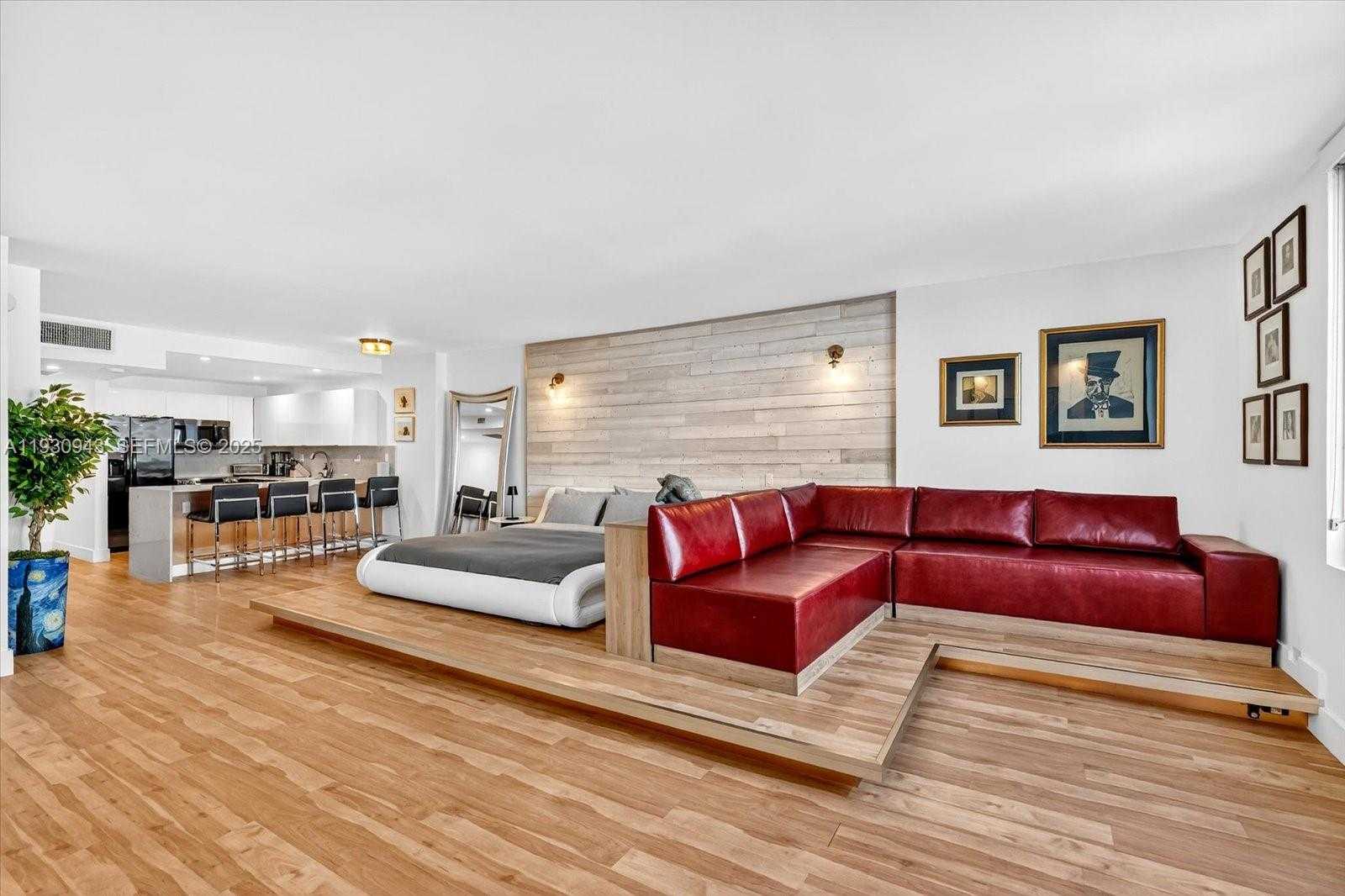 Small Image of 2301 COLLINS AVE #714, Miami Beach Number 4